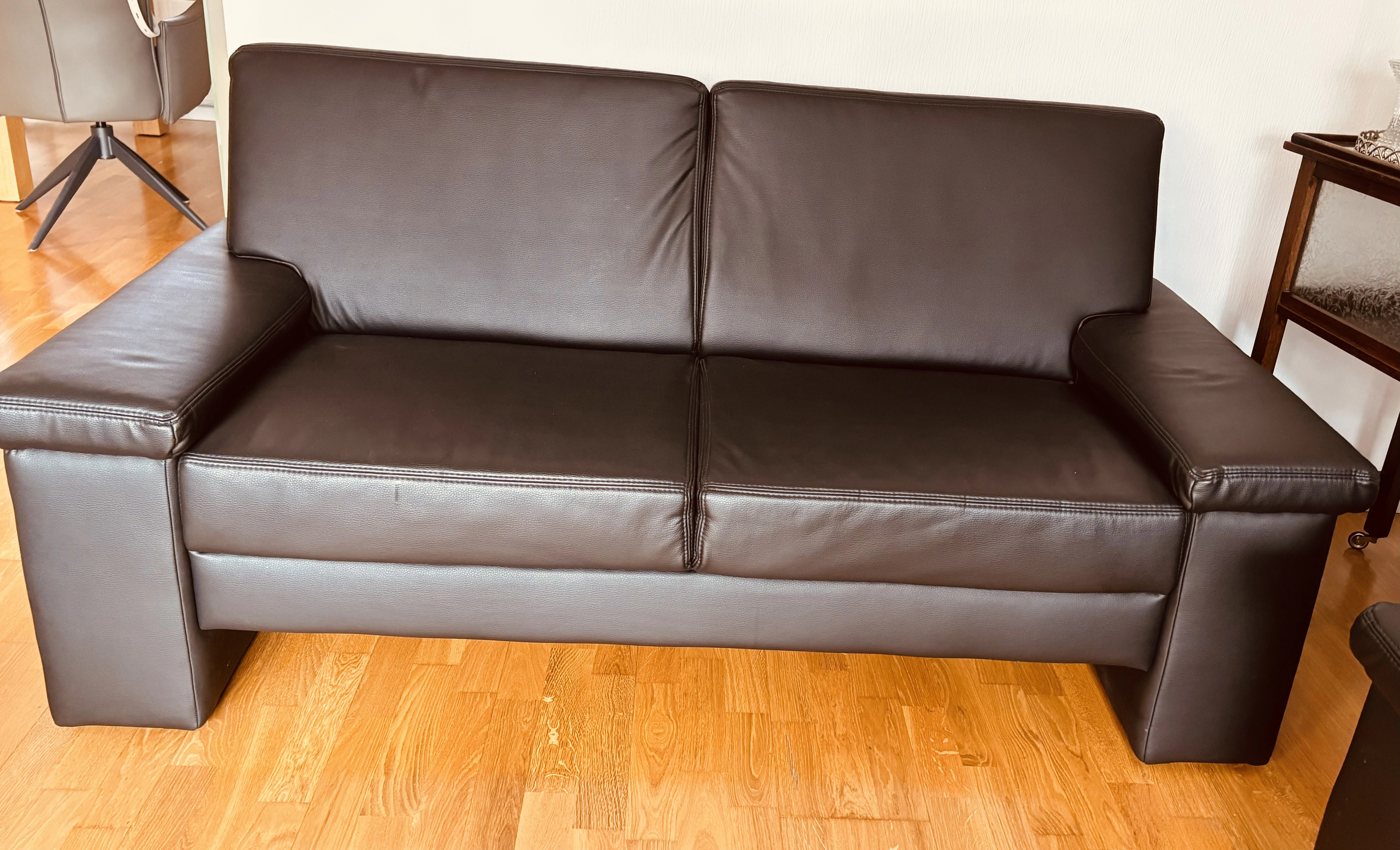 2 er Sofa, 1.70 lang, 83 tief, Sitztiefe: 53, Sitzhöhe: 43
