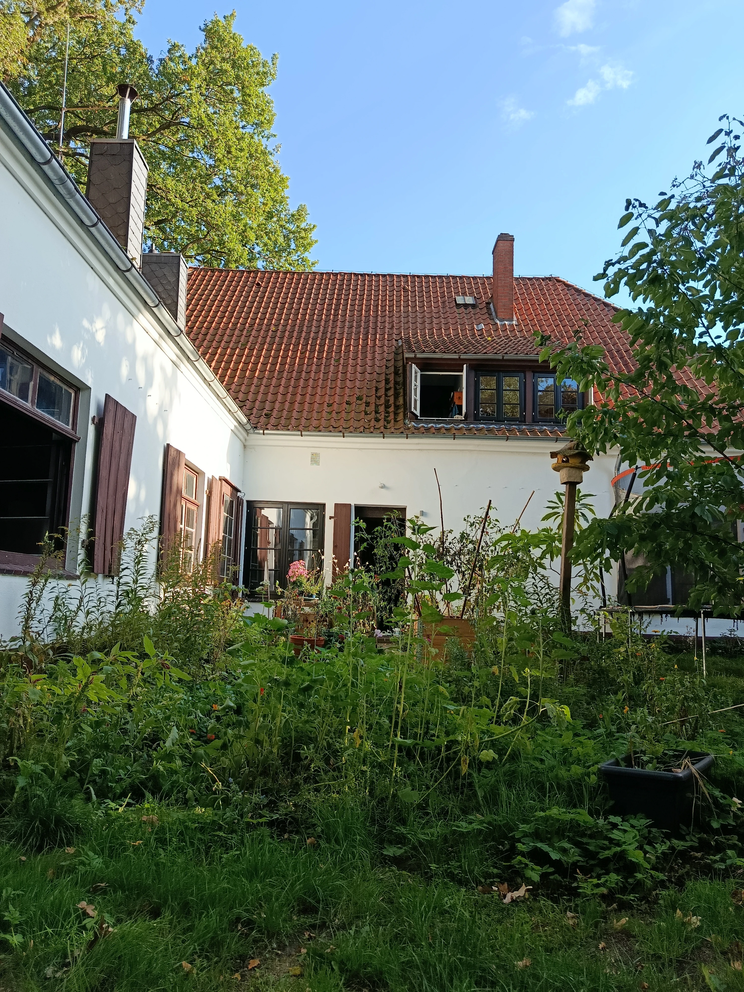 Links Werkstatt, rechts Wohnbereich 