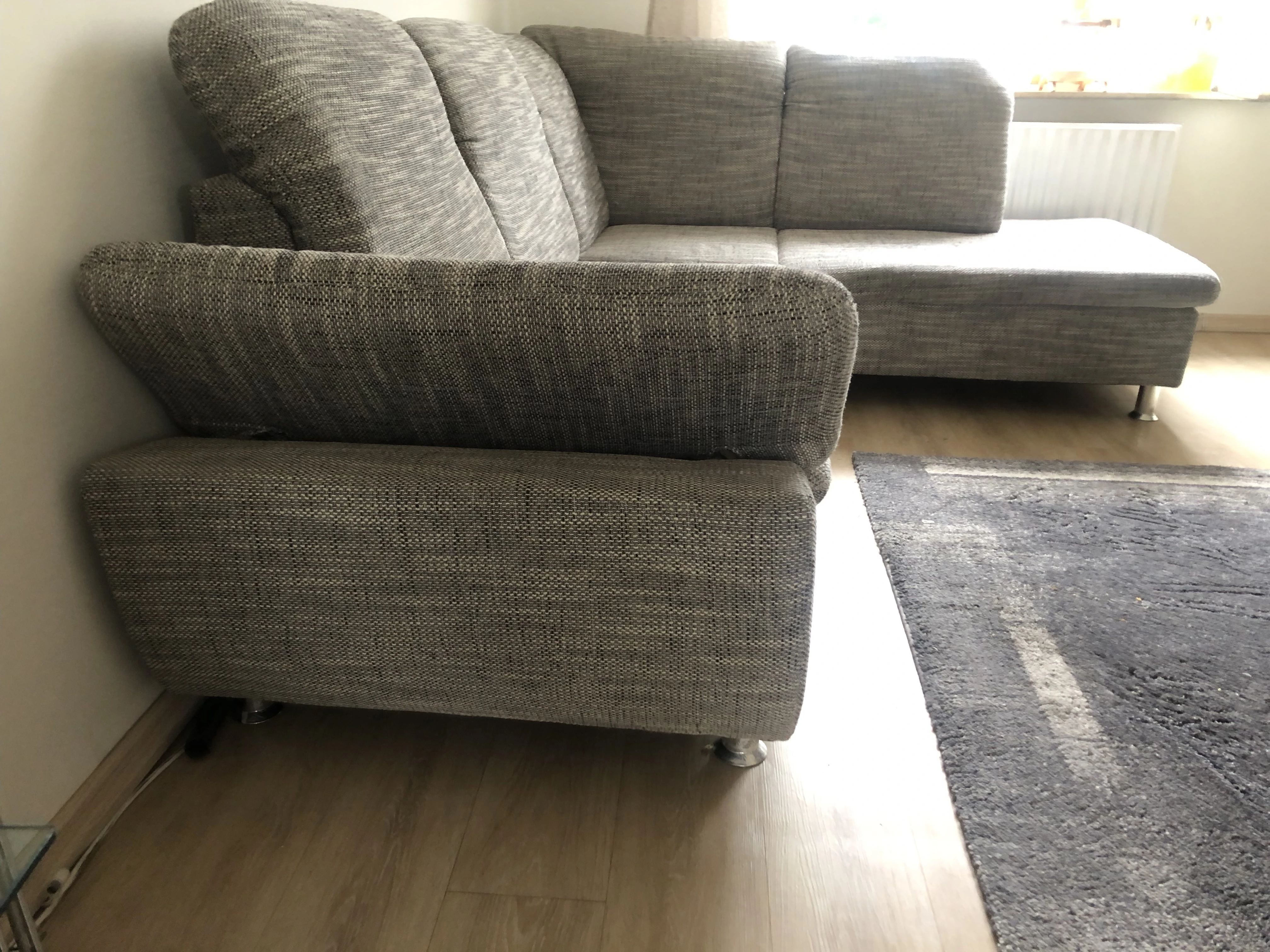 Seite mit gekippter Seitenlehne