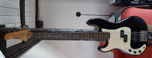 Hohner PJ Bass - Lefthand - 01