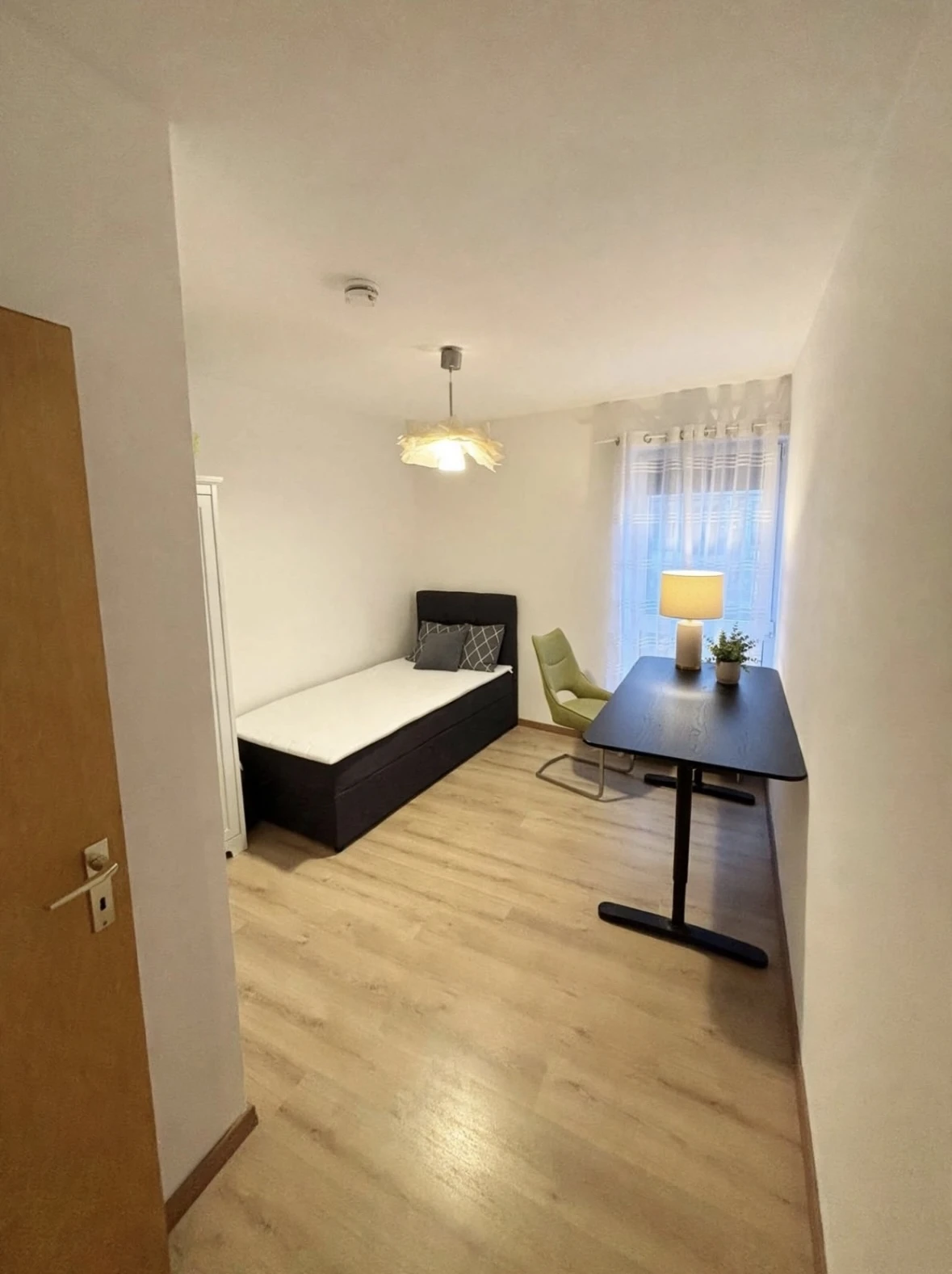 Zimmer 1 – gemütliches, möbliertes Zimmer