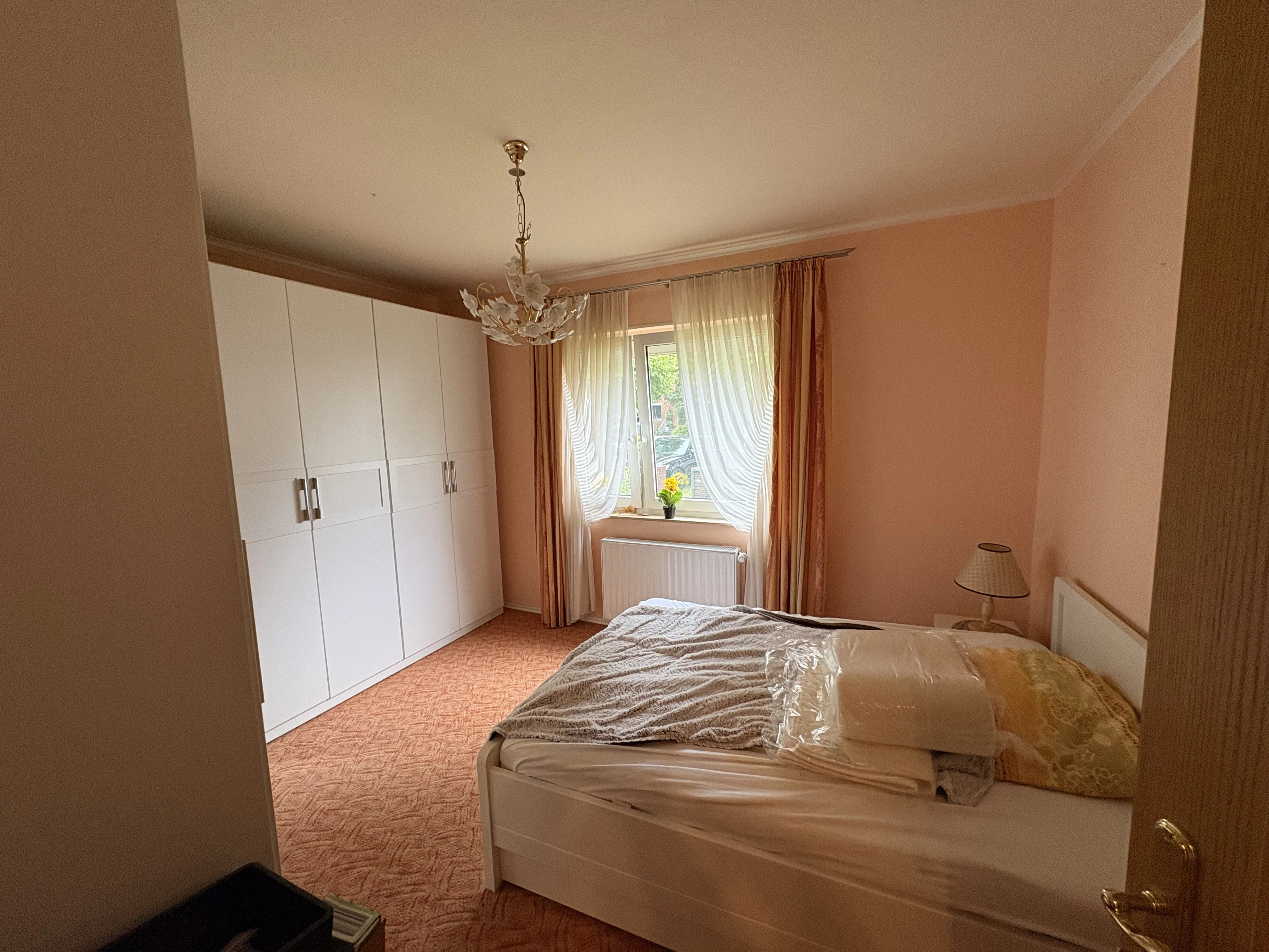 möbliertes Schlafzimmer