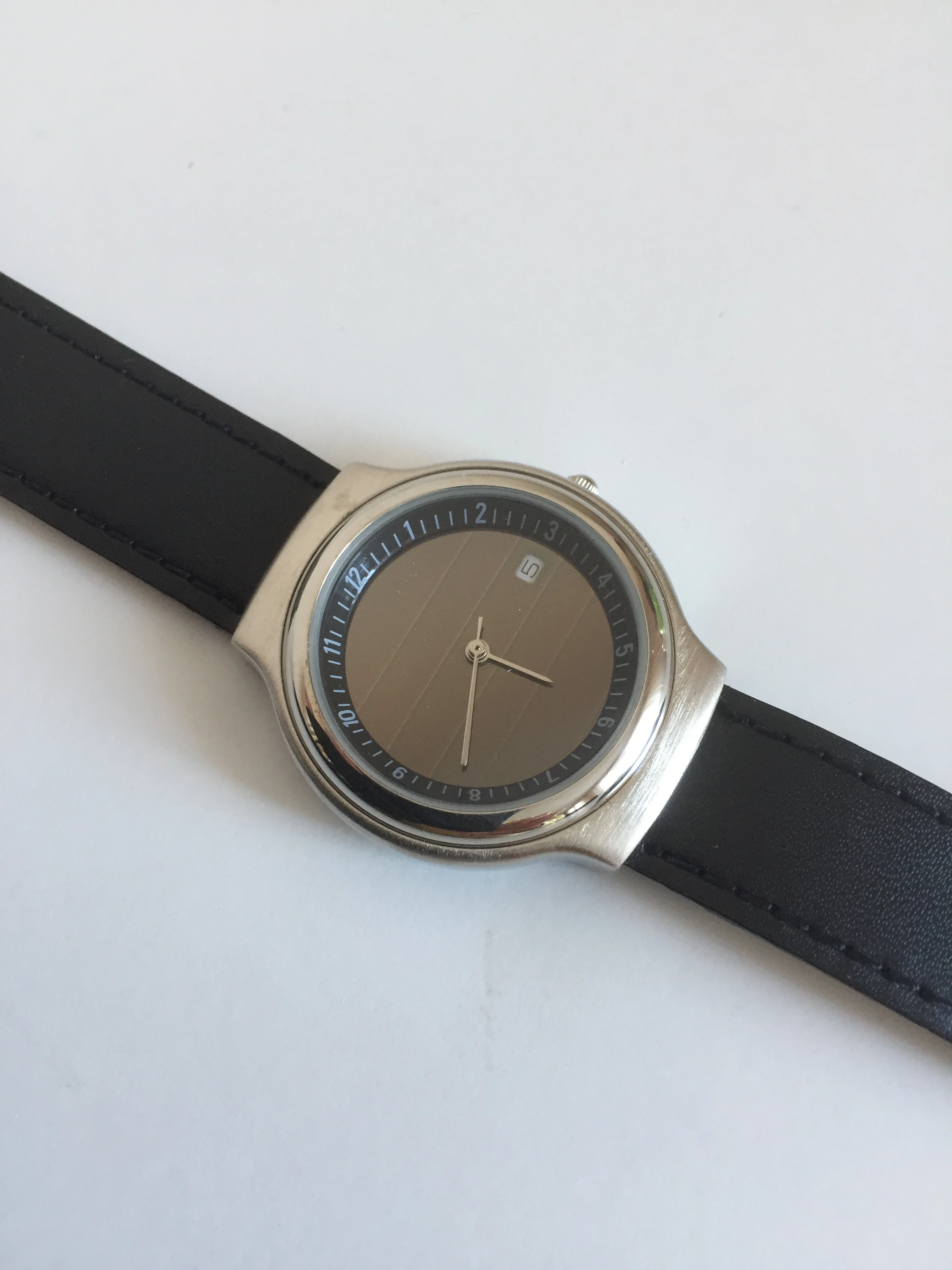 Hochwertige Armbanduhr Design-Klassiker 