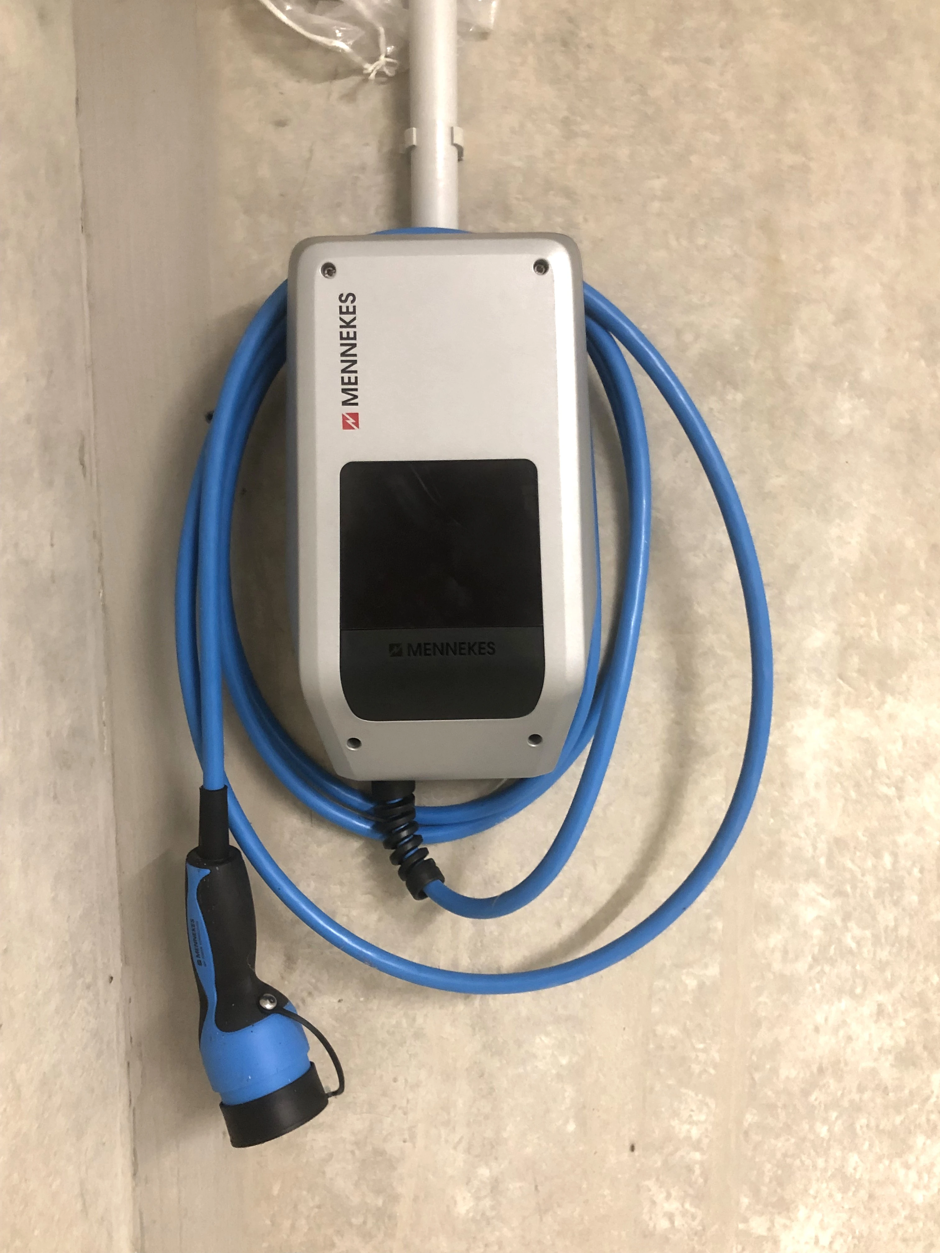 Privater neuer E-PKW Tiefgaragenstellplatz
