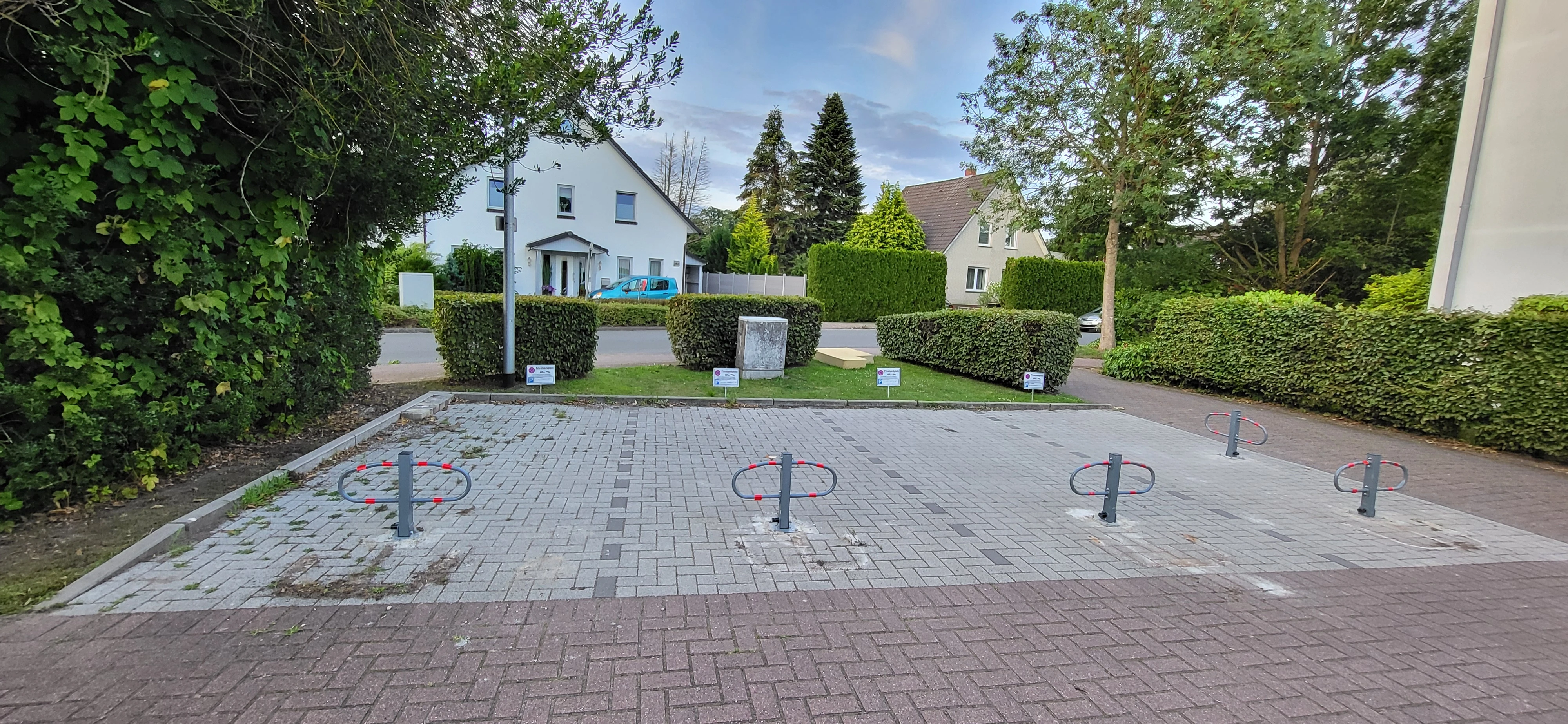 Frei ist nur noch der Parkplatz ganz rechts.