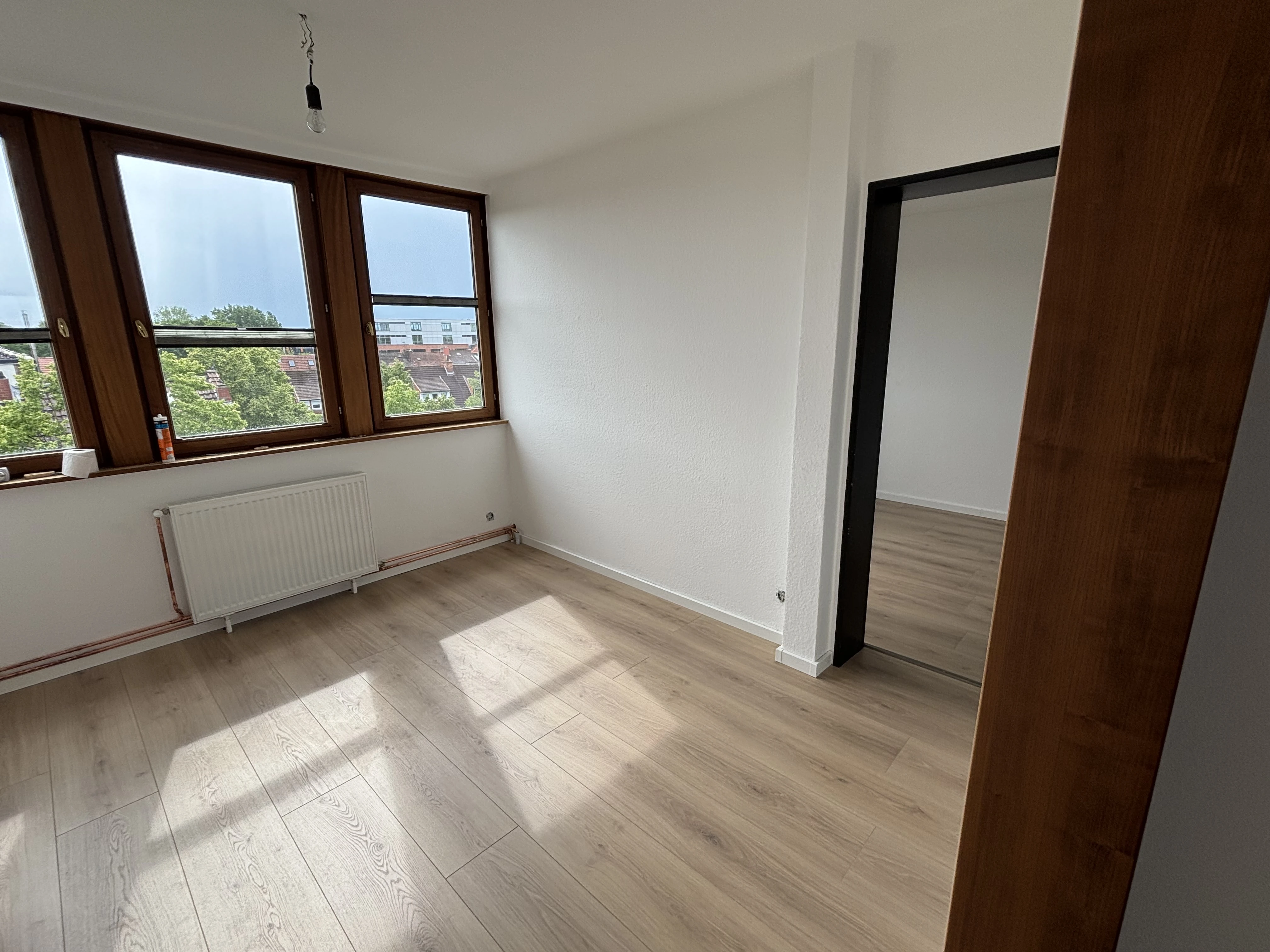 Zimmer oben mit Durchgang zu weiterem Zimmer