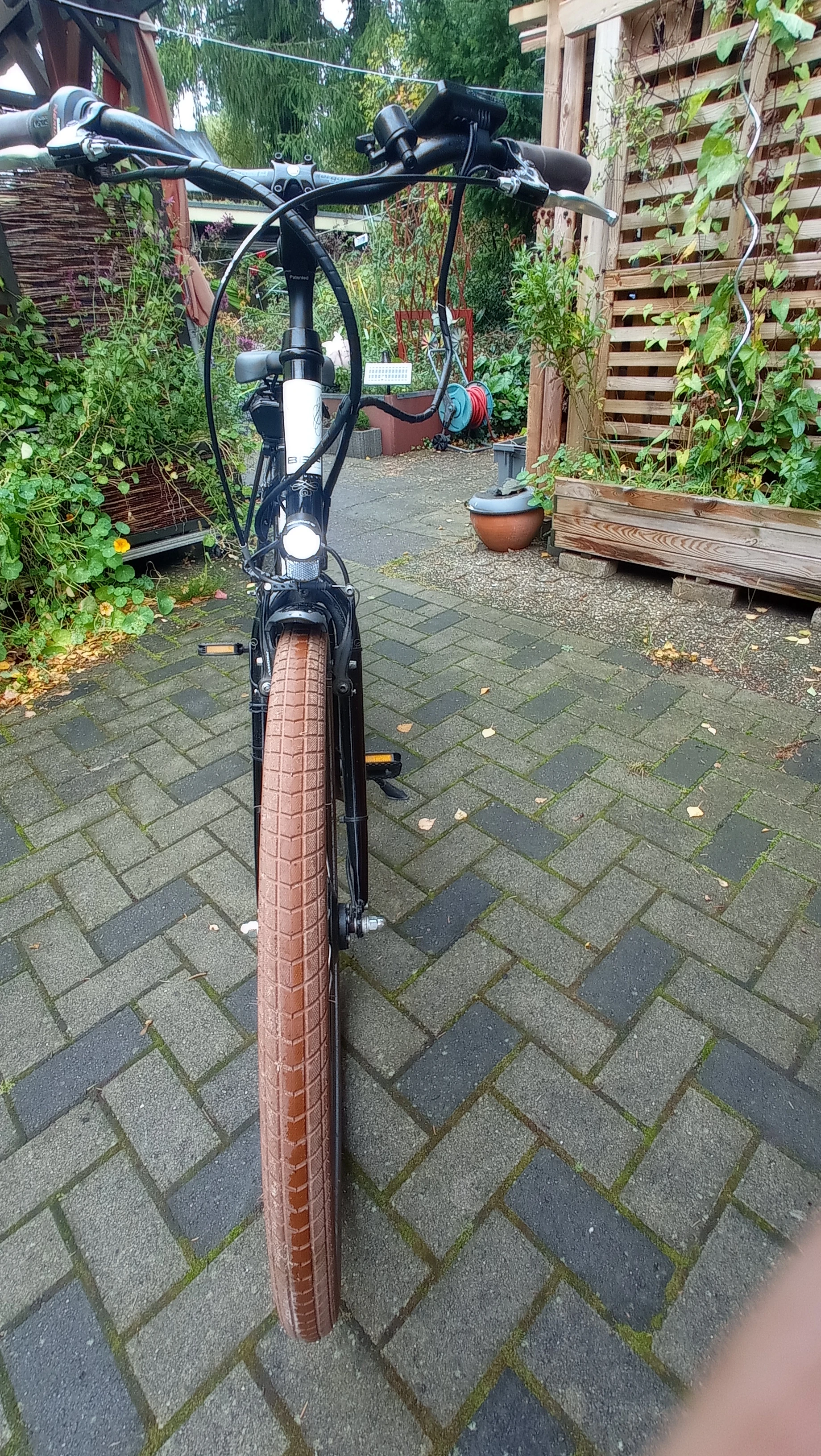 Ansicht von vorn mit Licht