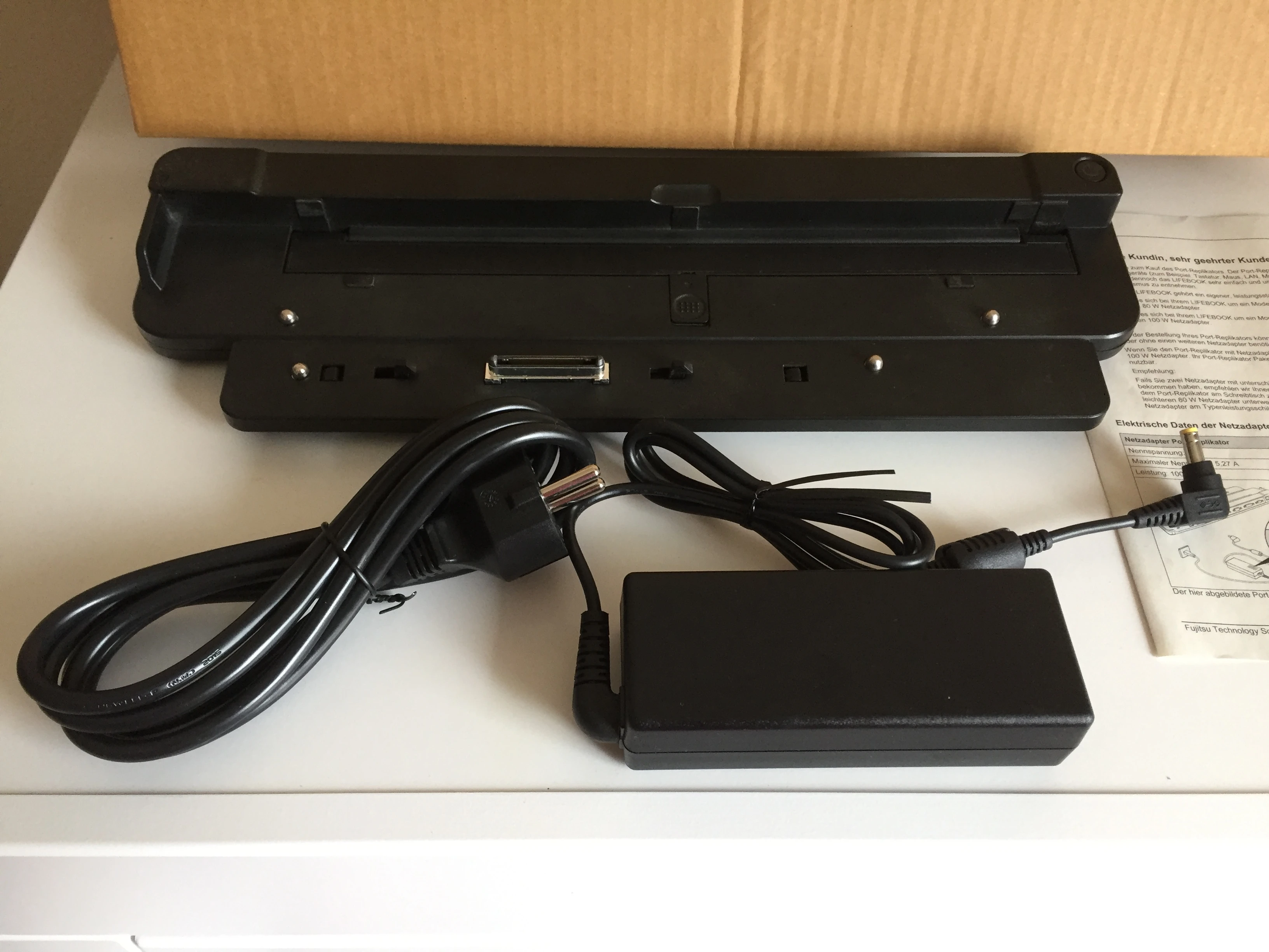   Fujitsu Notebook Docking-Station/Port Replicator 