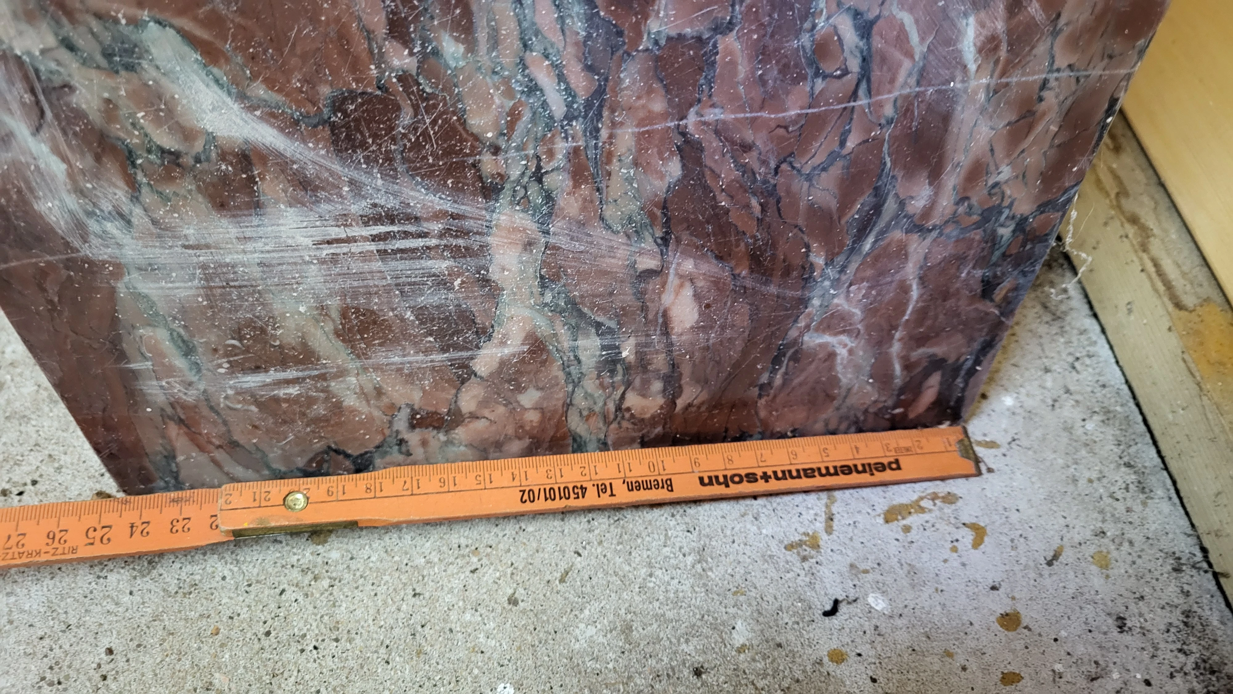 und 30cm breit mit einer Dicke von 3cm