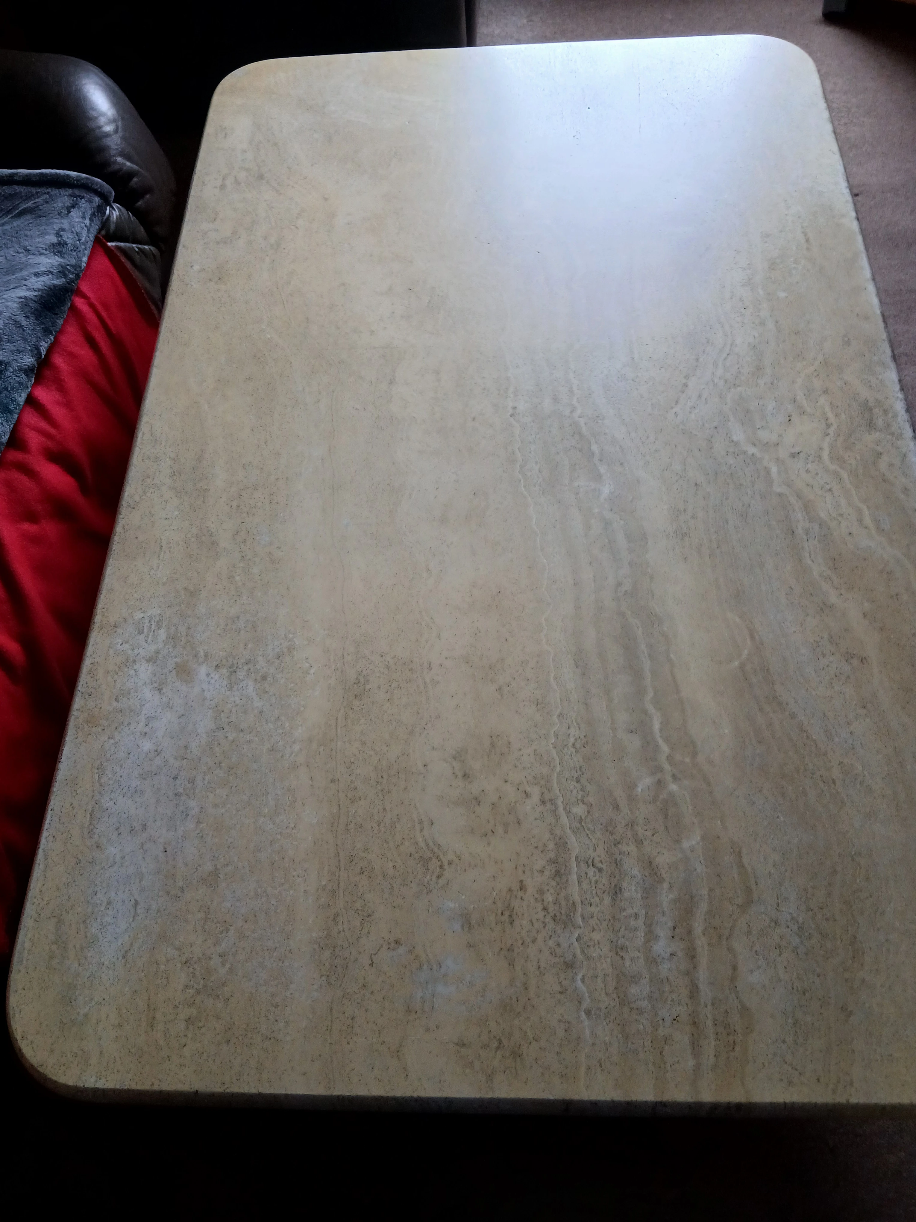 tisch hat etwa 180 kg etwa!