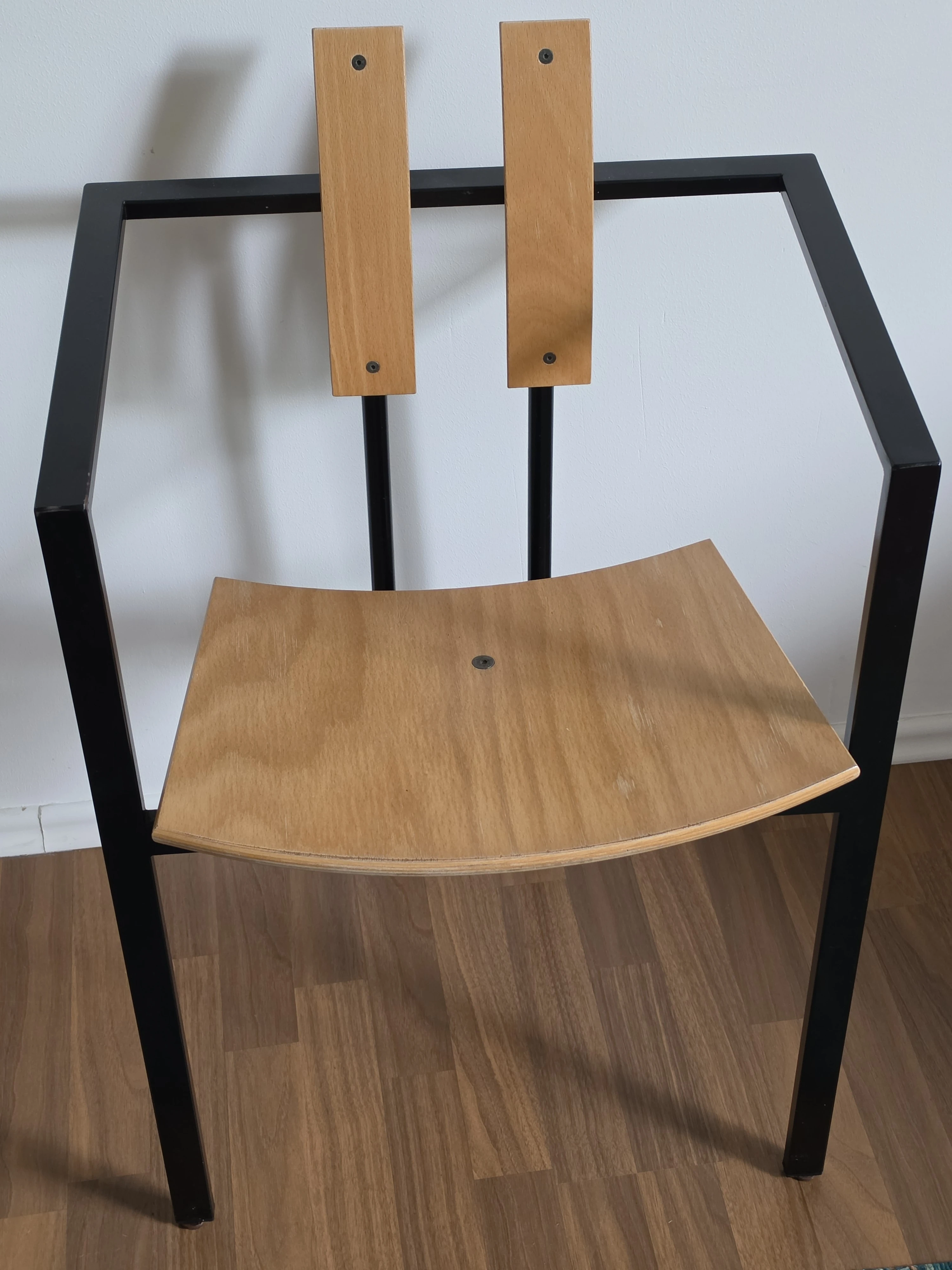 Vier Designer Stühle zu verkaufen 