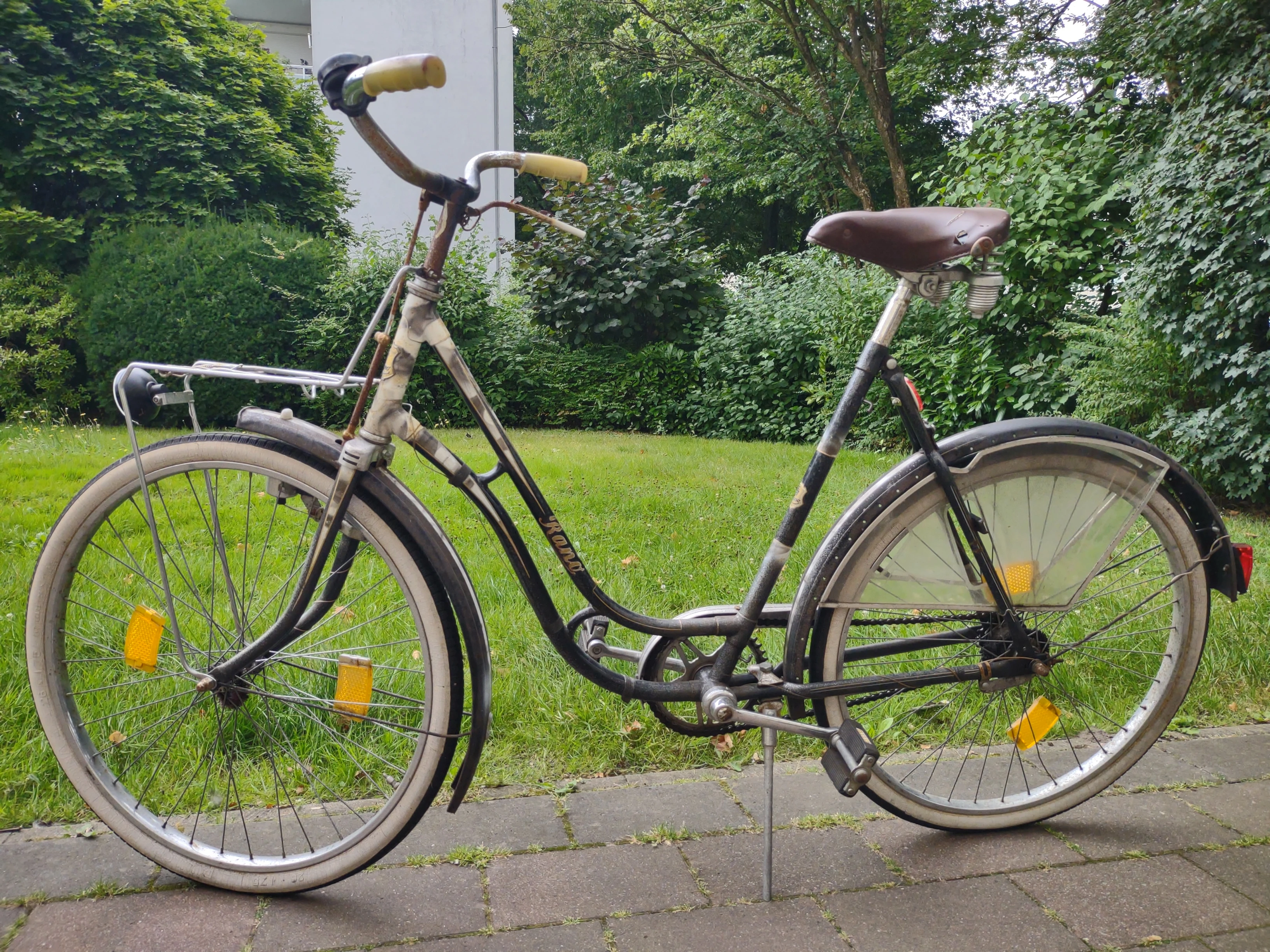 typischer alter Damenradrahmen