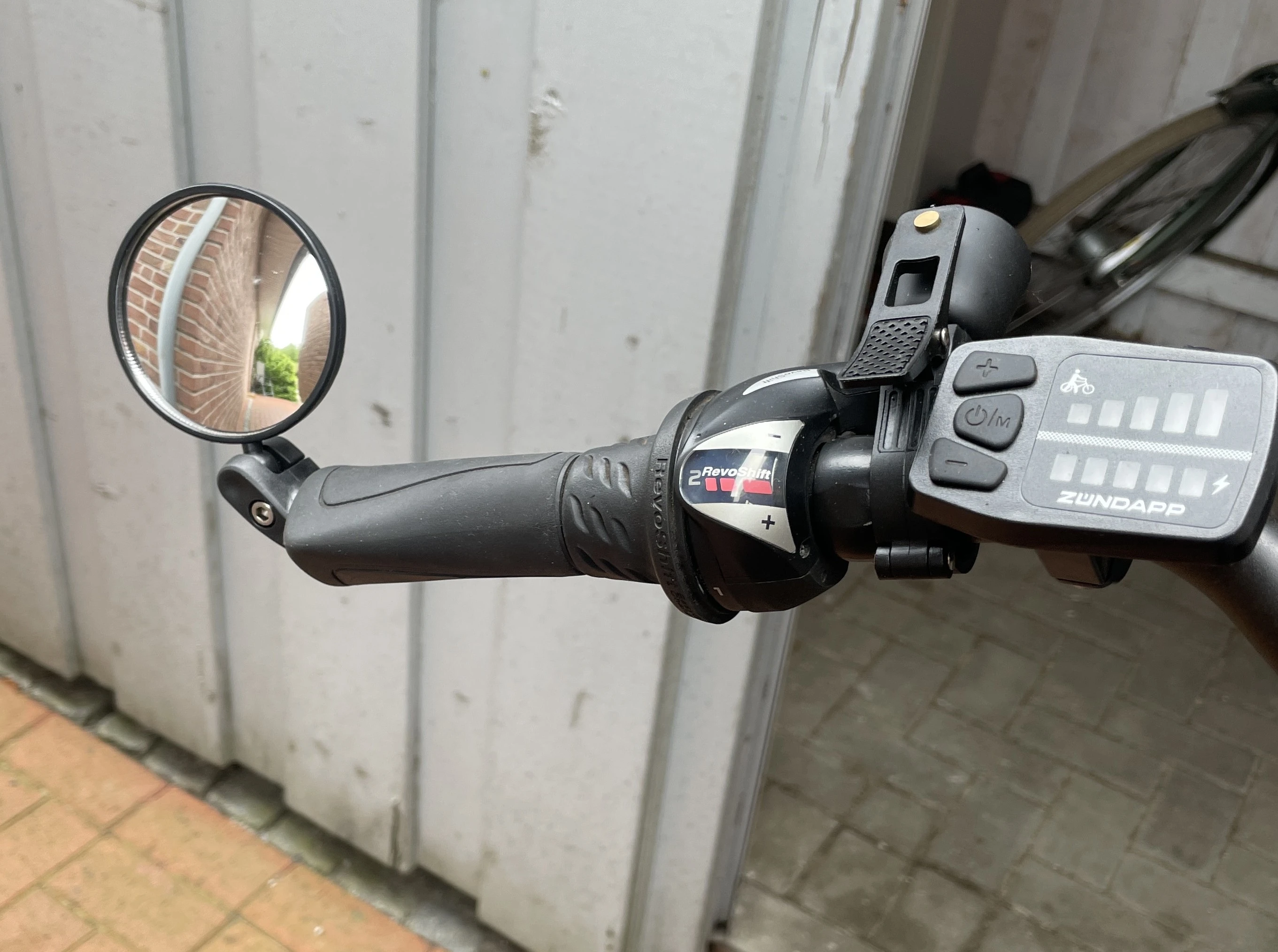 Panorama-Rückspiegel und 103 dB Klingel