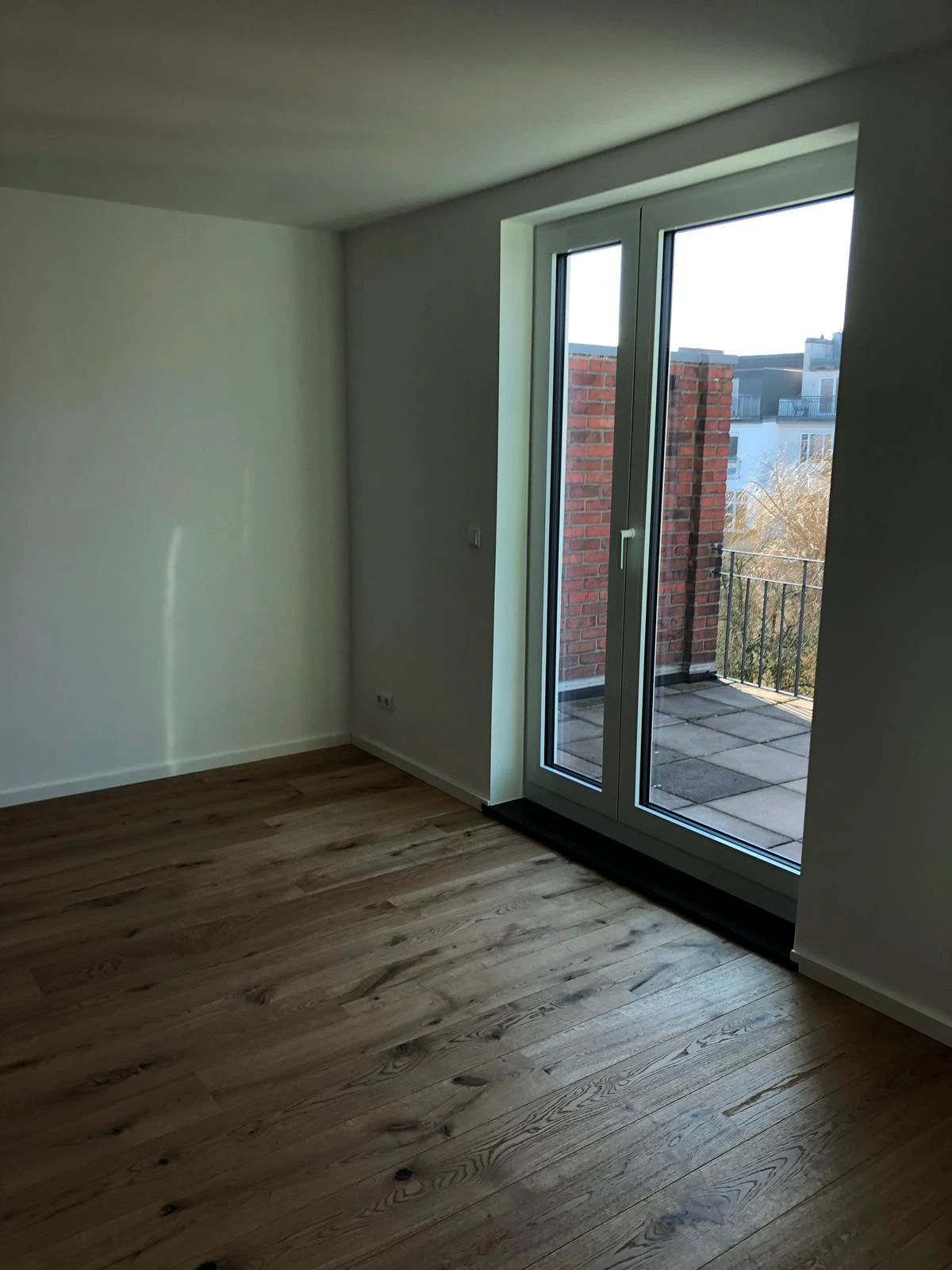 Ansicht zur Terrasse/Balkon