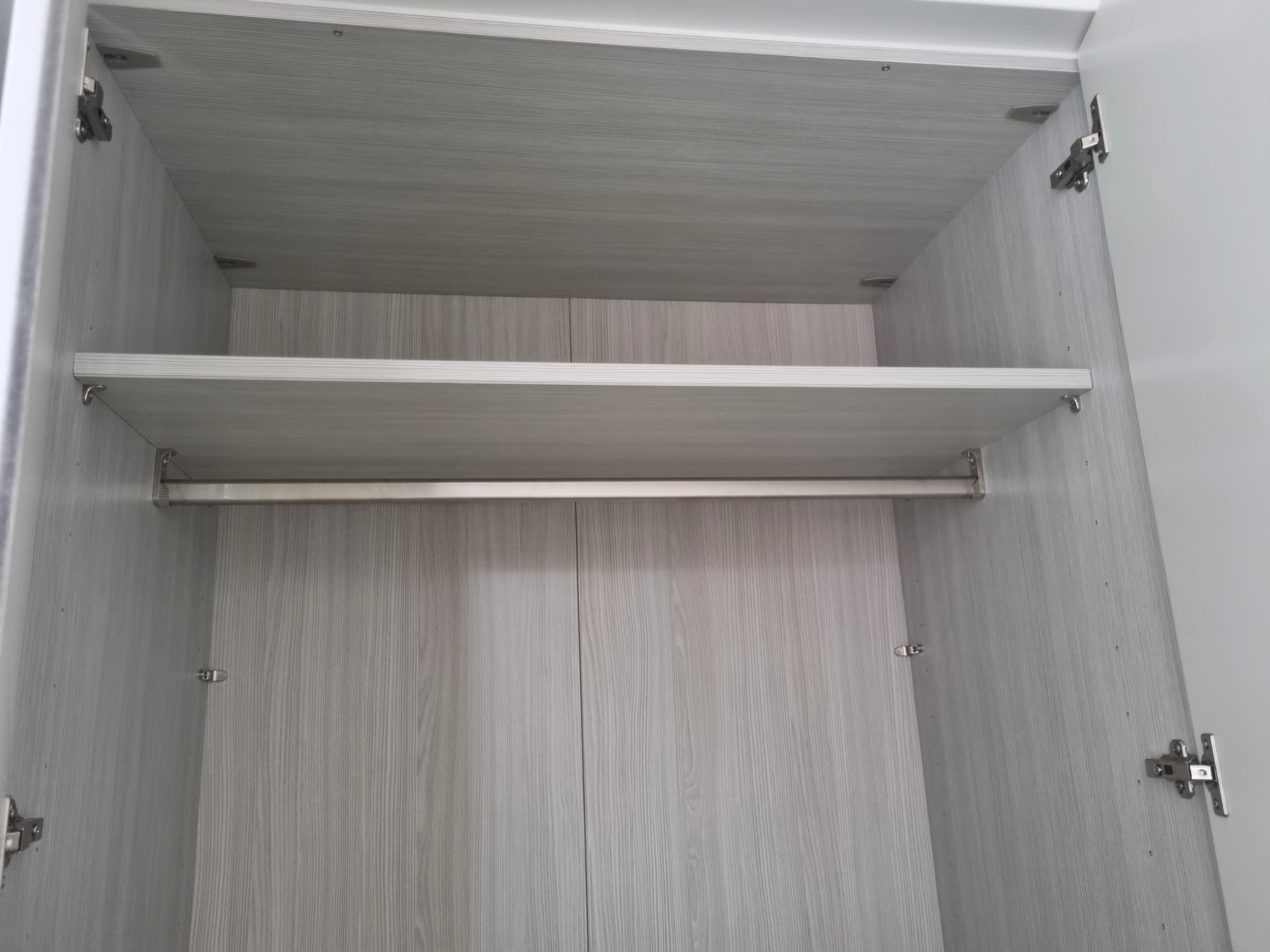 Kleiderschrank 