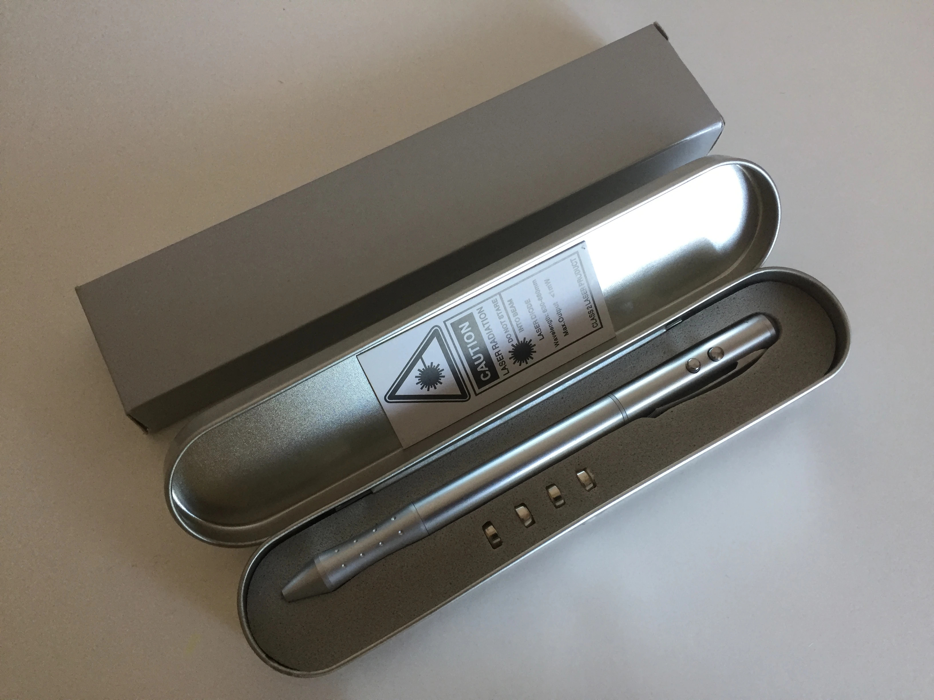 Hochwertiger 4-in-1 Stift mit Laserpointer 