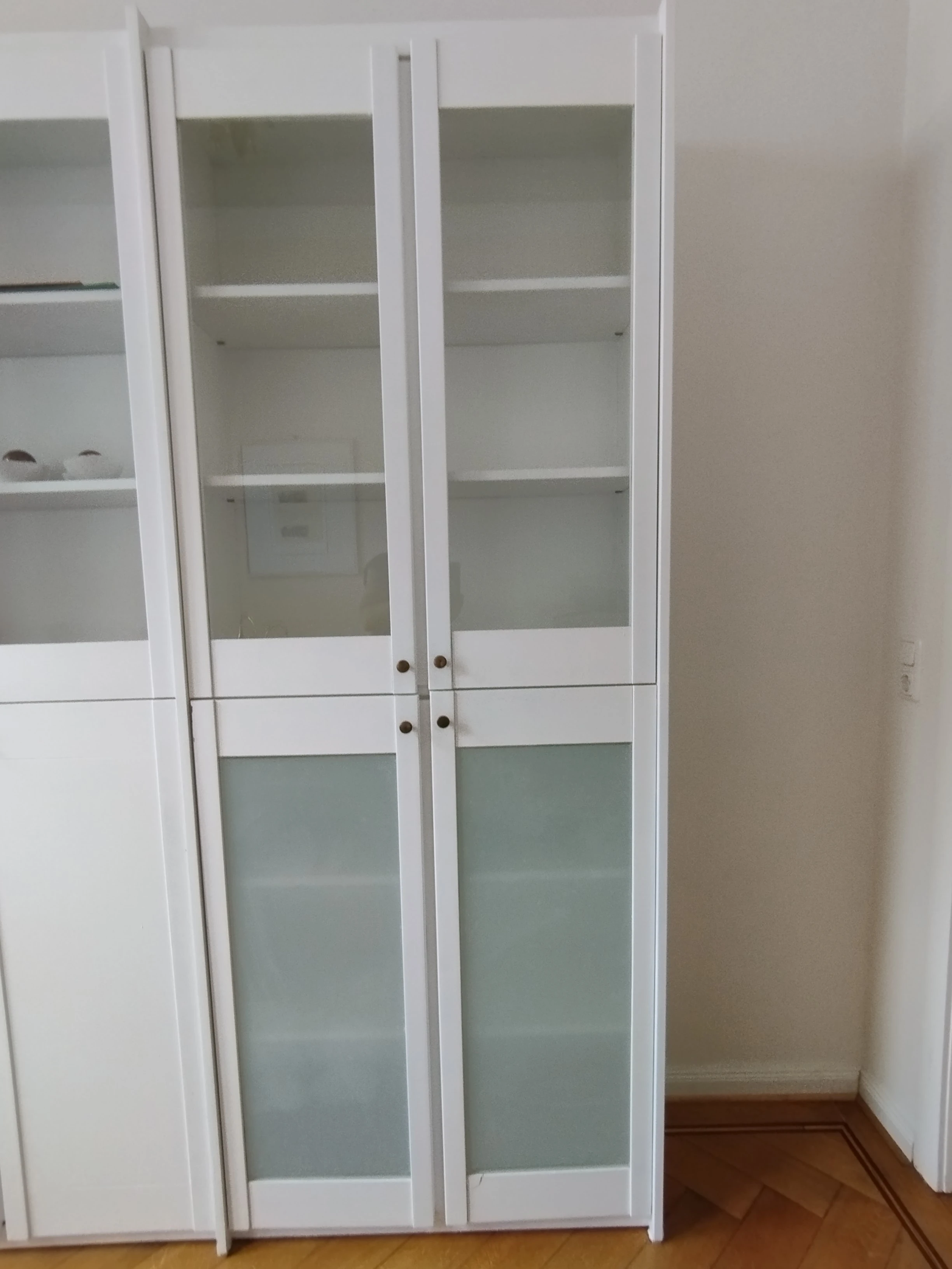 Vitrinenschrank7