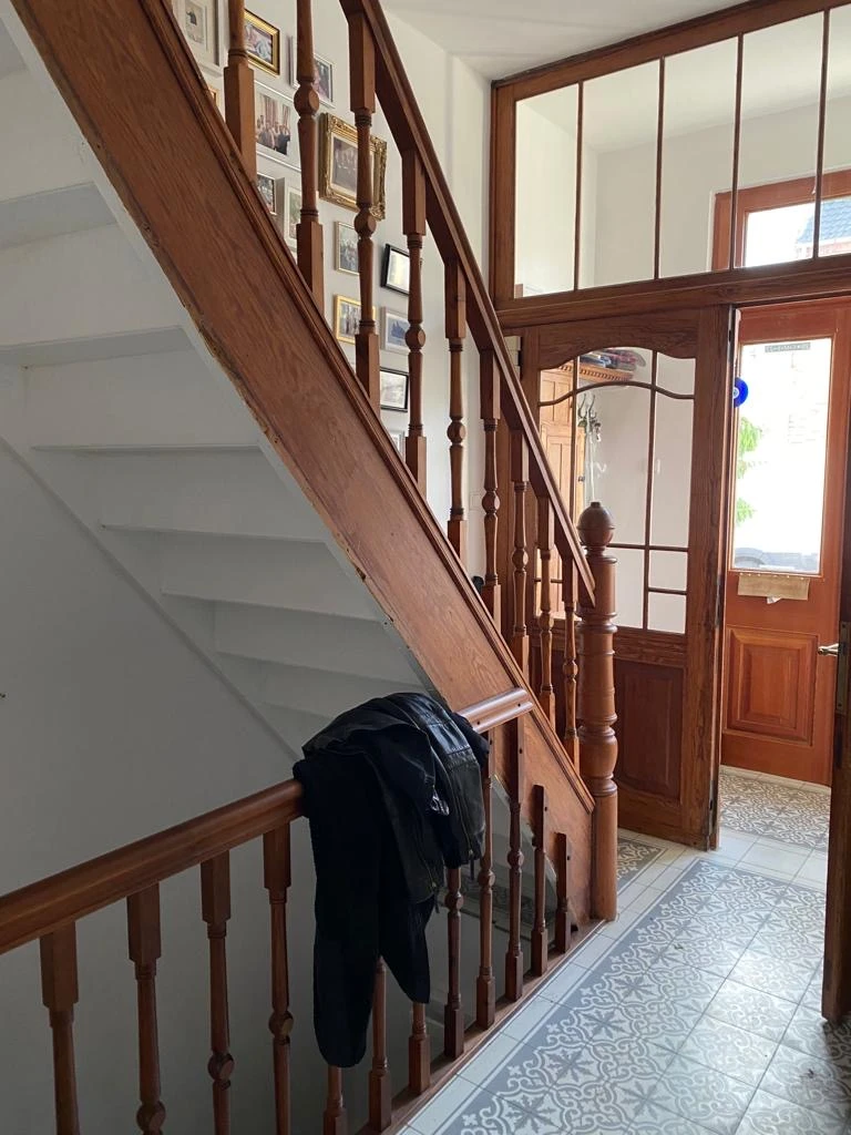 Vorflur und Diele mit Treppe zu 1. Etage
