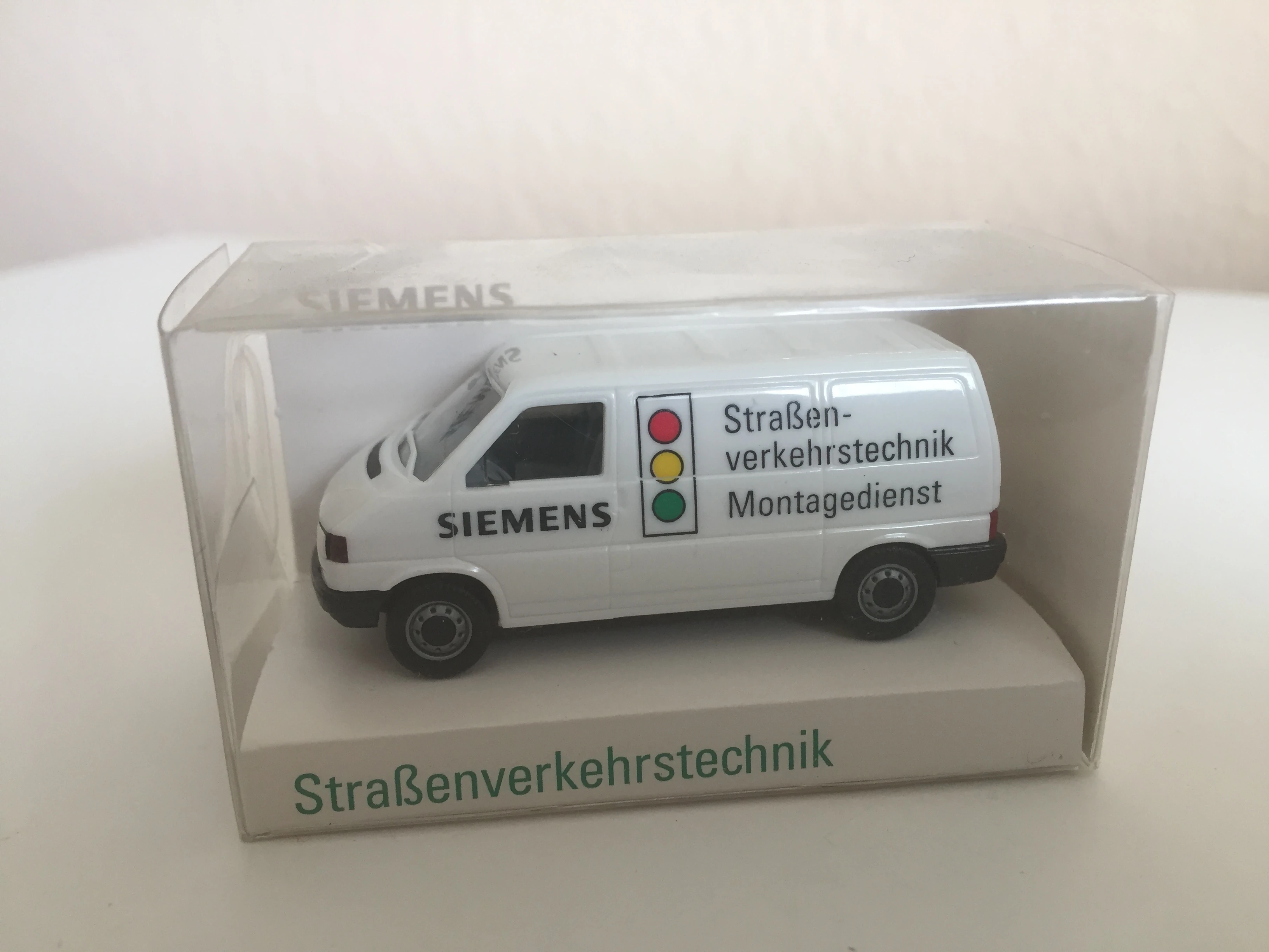   VW Caravelle Transporter Herpa-Modellauto 