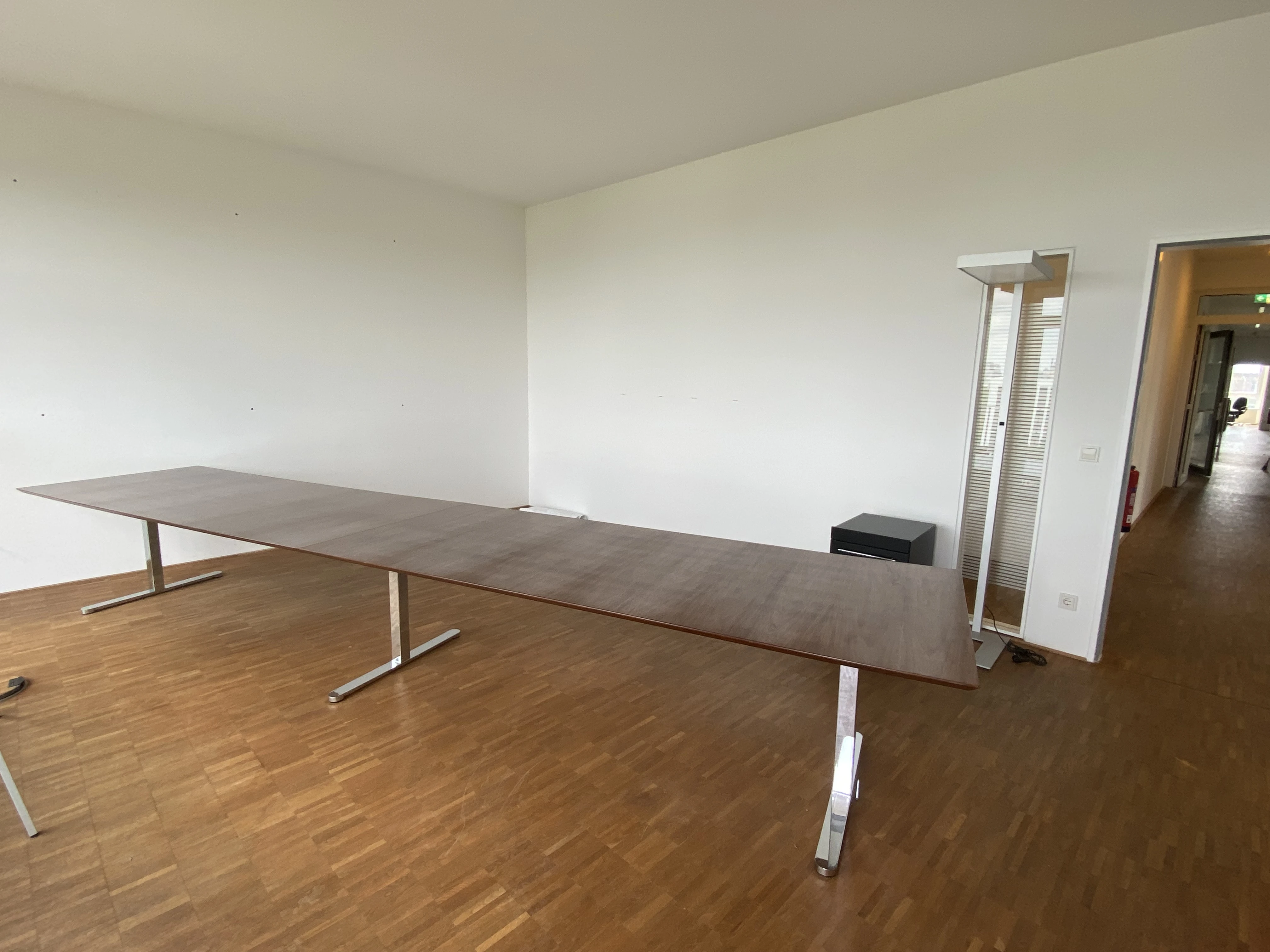 Besprechungstisch 5x1 m, 300€ 