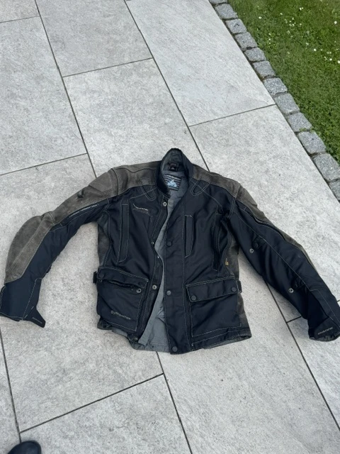Jacke von vorne