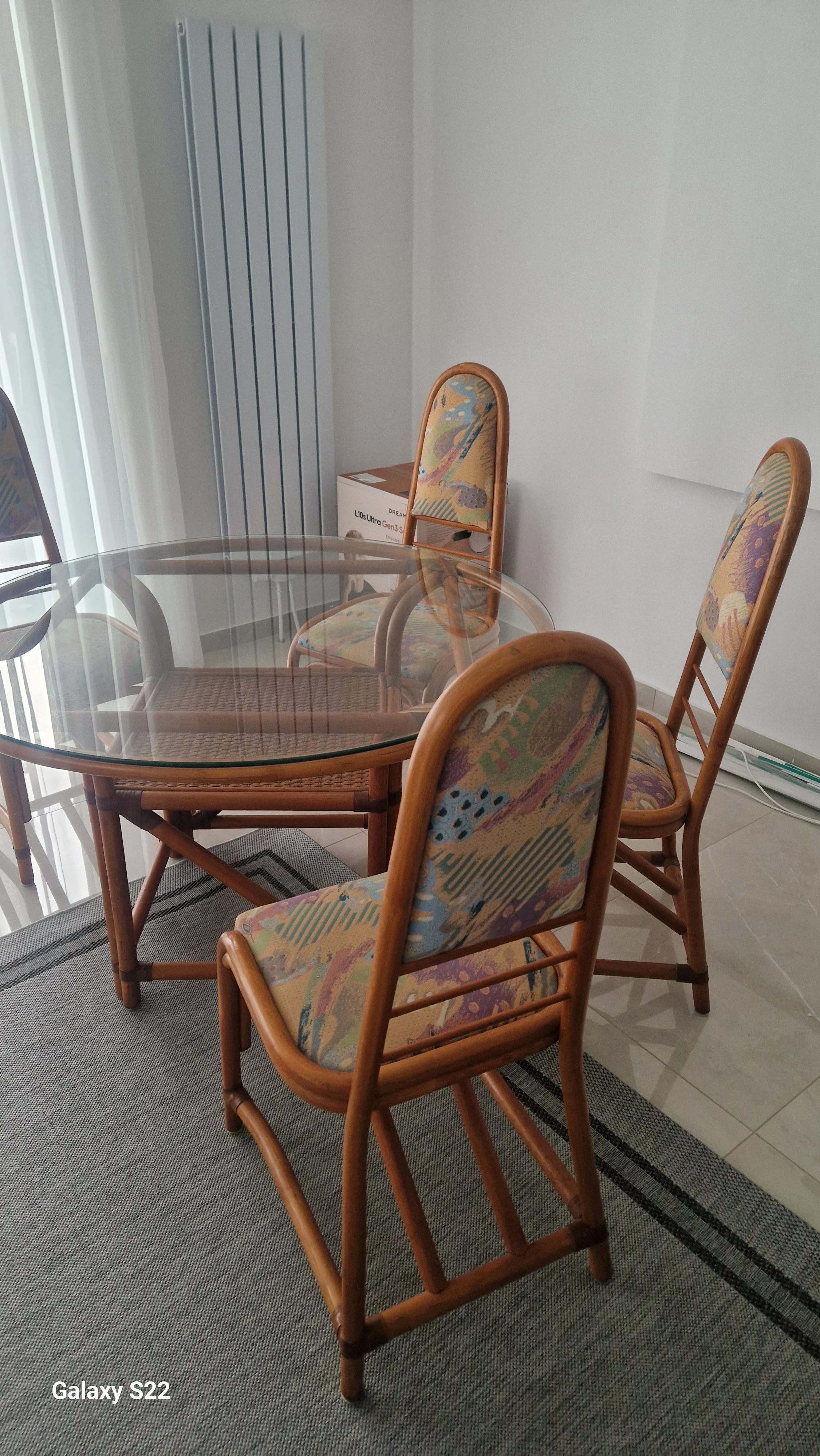  - Set: 1 Tisch und 4 Stühle - Design: Vintage-Optik, echte Handarbeit