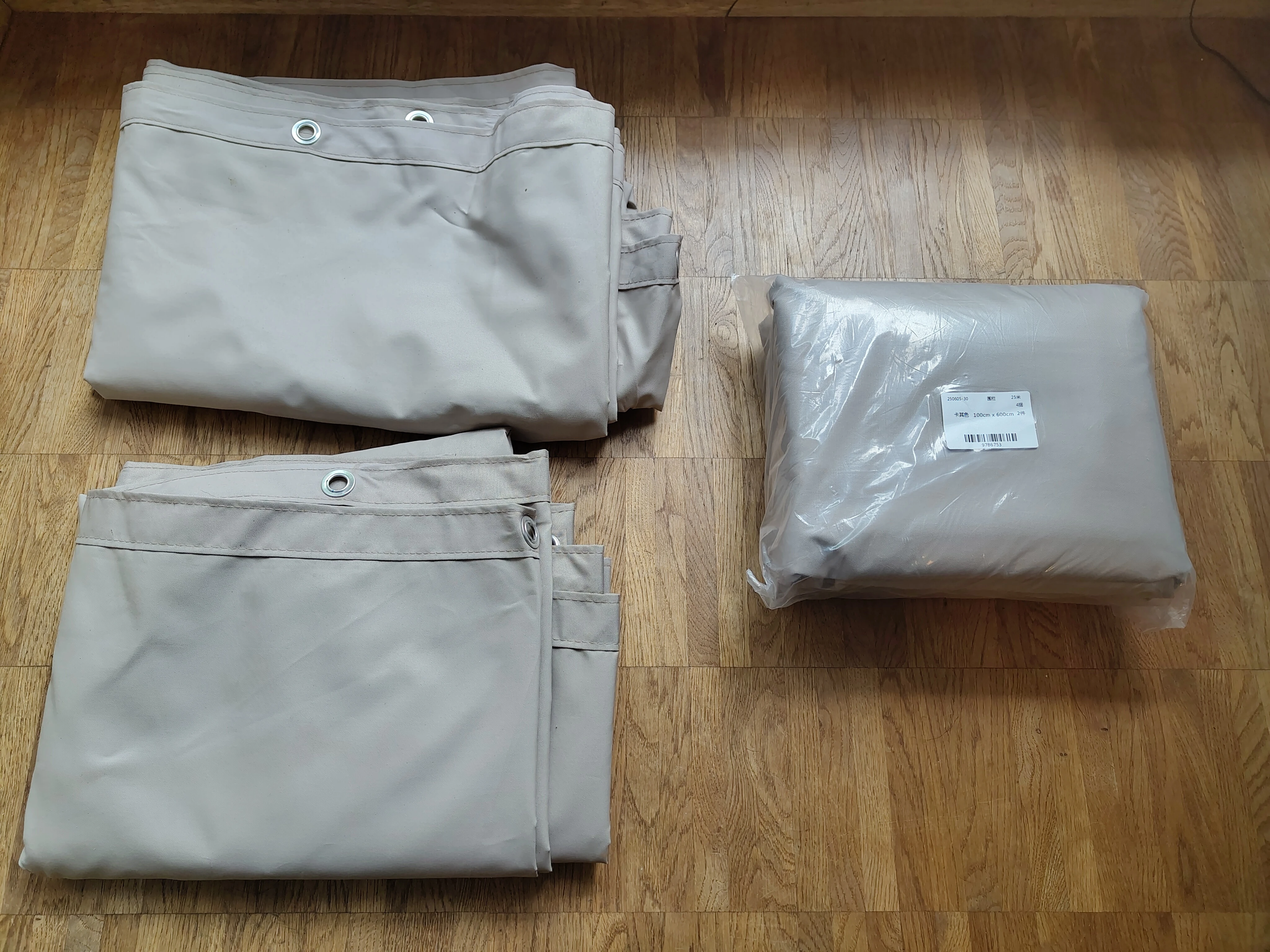 2 gebrauchte (links) und 2 neue/originalverpackte (rechts)
