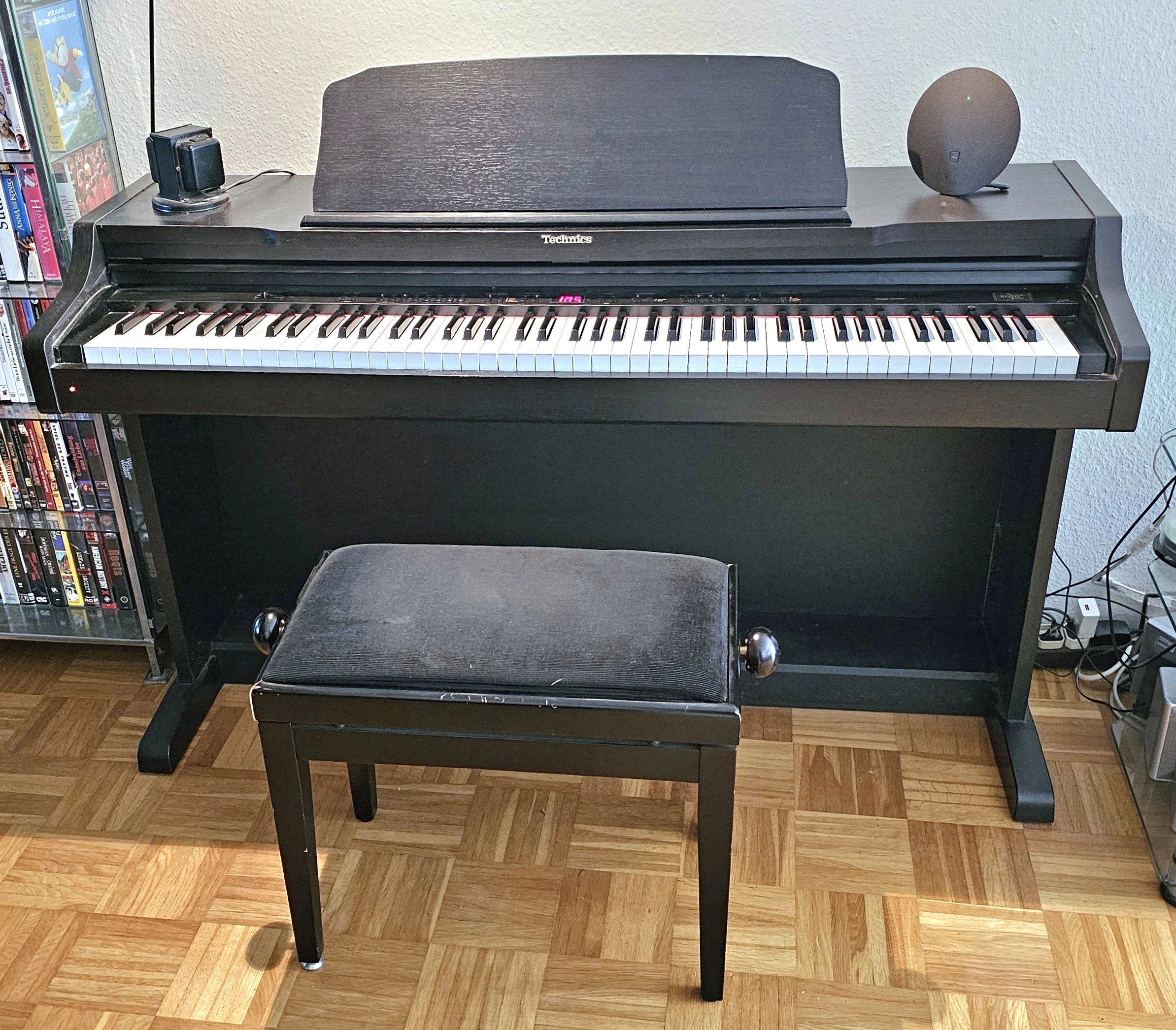 Klavier mit Schemel
