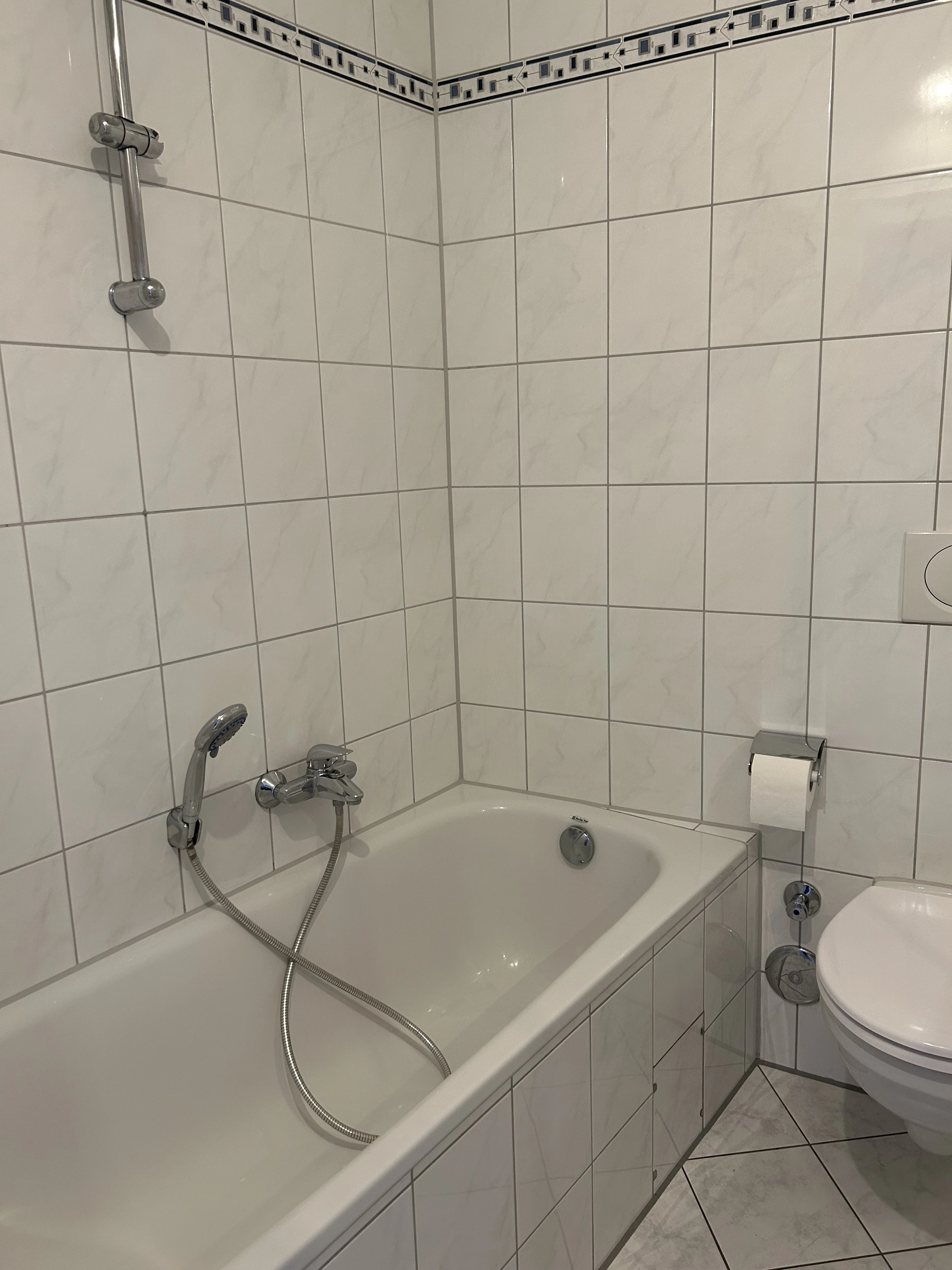 Bad mit Badewanne