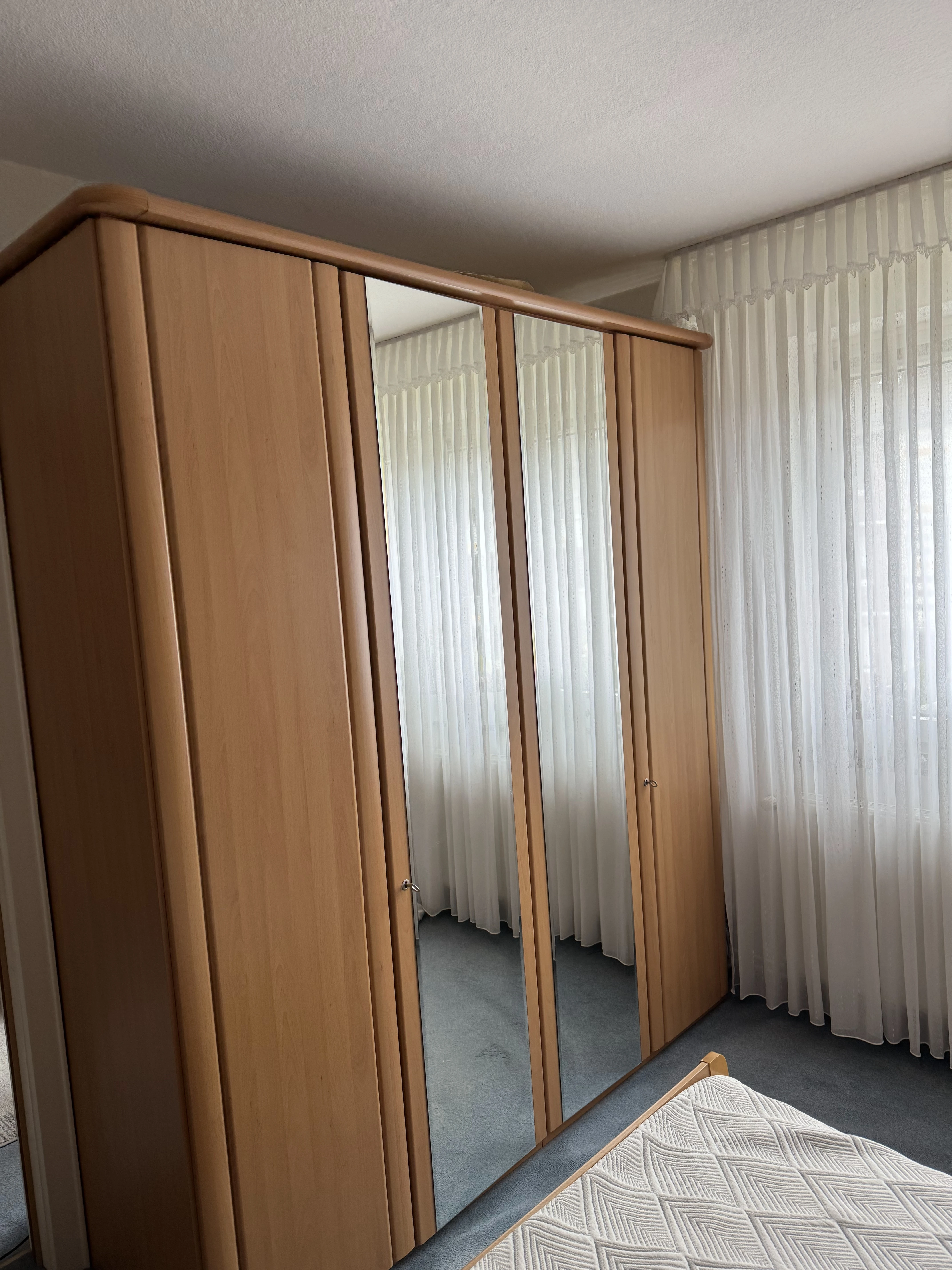 2. Schrank
