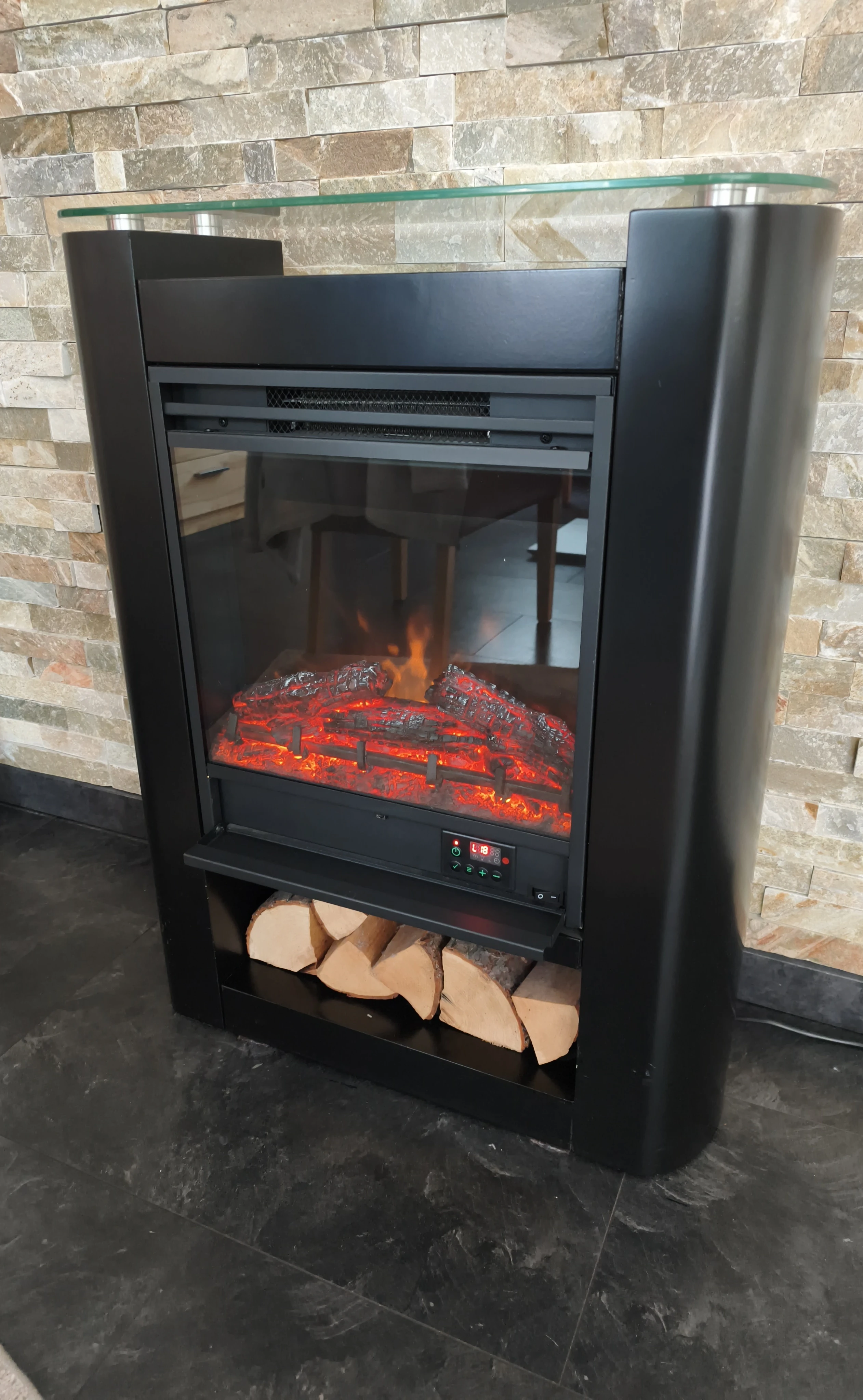 Kamin inkl. Holzscheitel