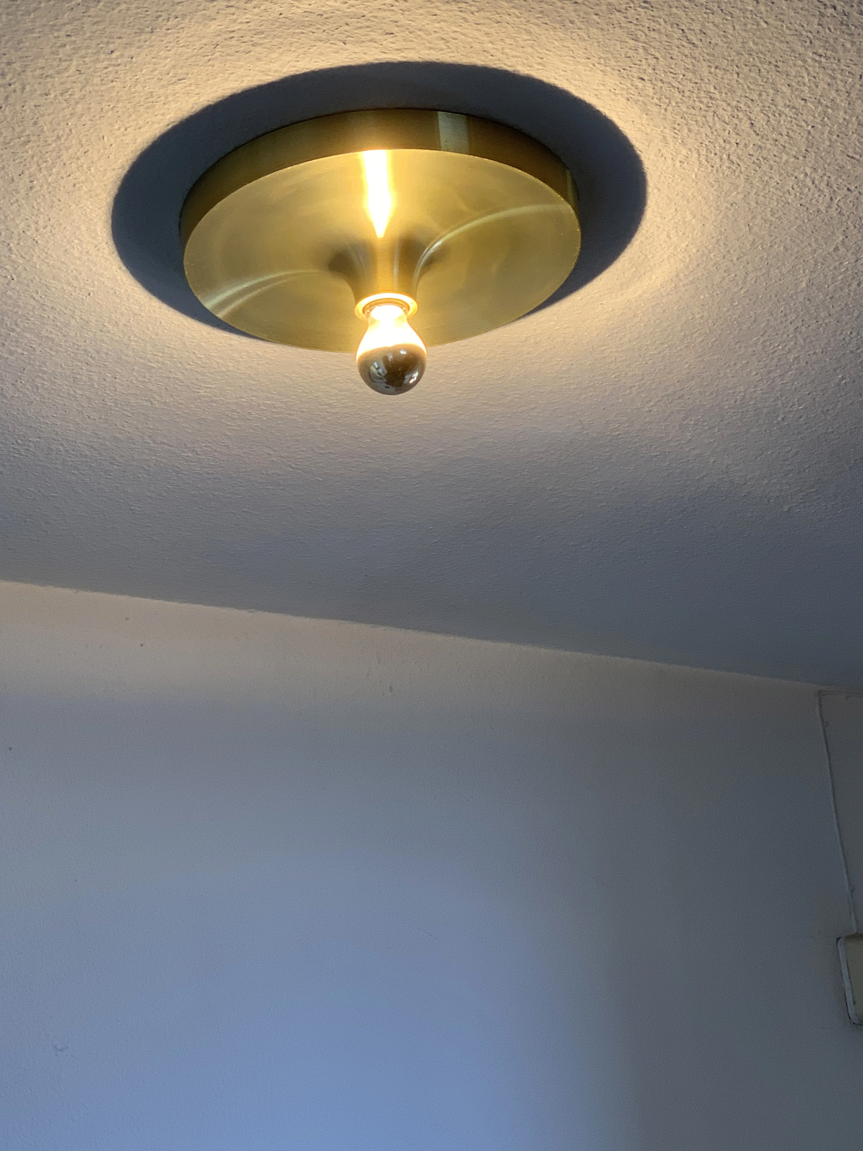 Space-age Deckenlampe Licht an