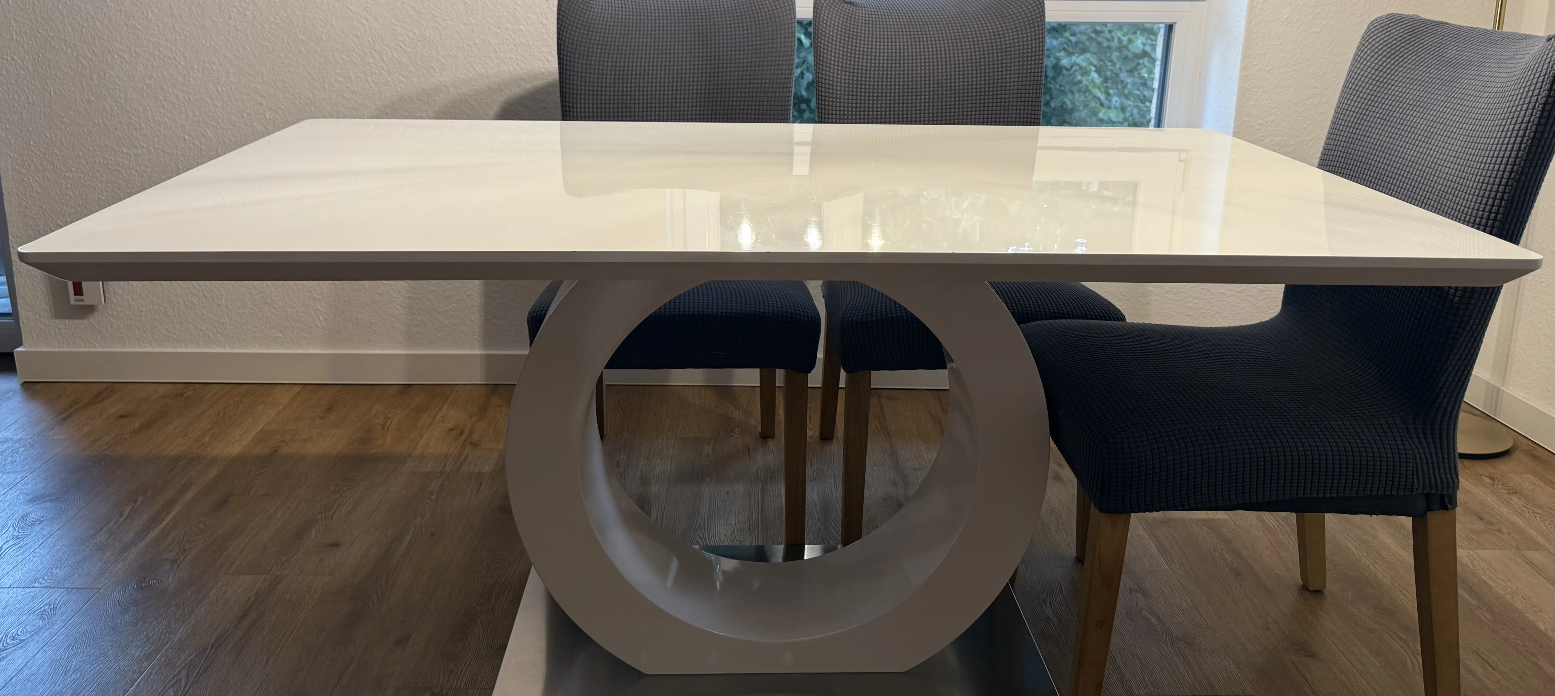 Tisch Seitenansicht
