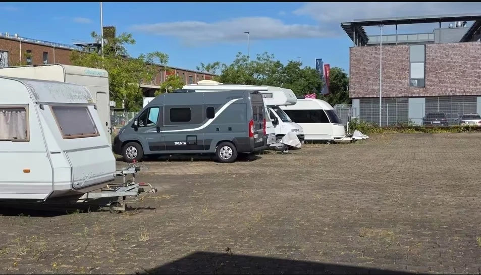 Wohnmobil- und Campinganhängerstellplatz Überseestadt Bremen