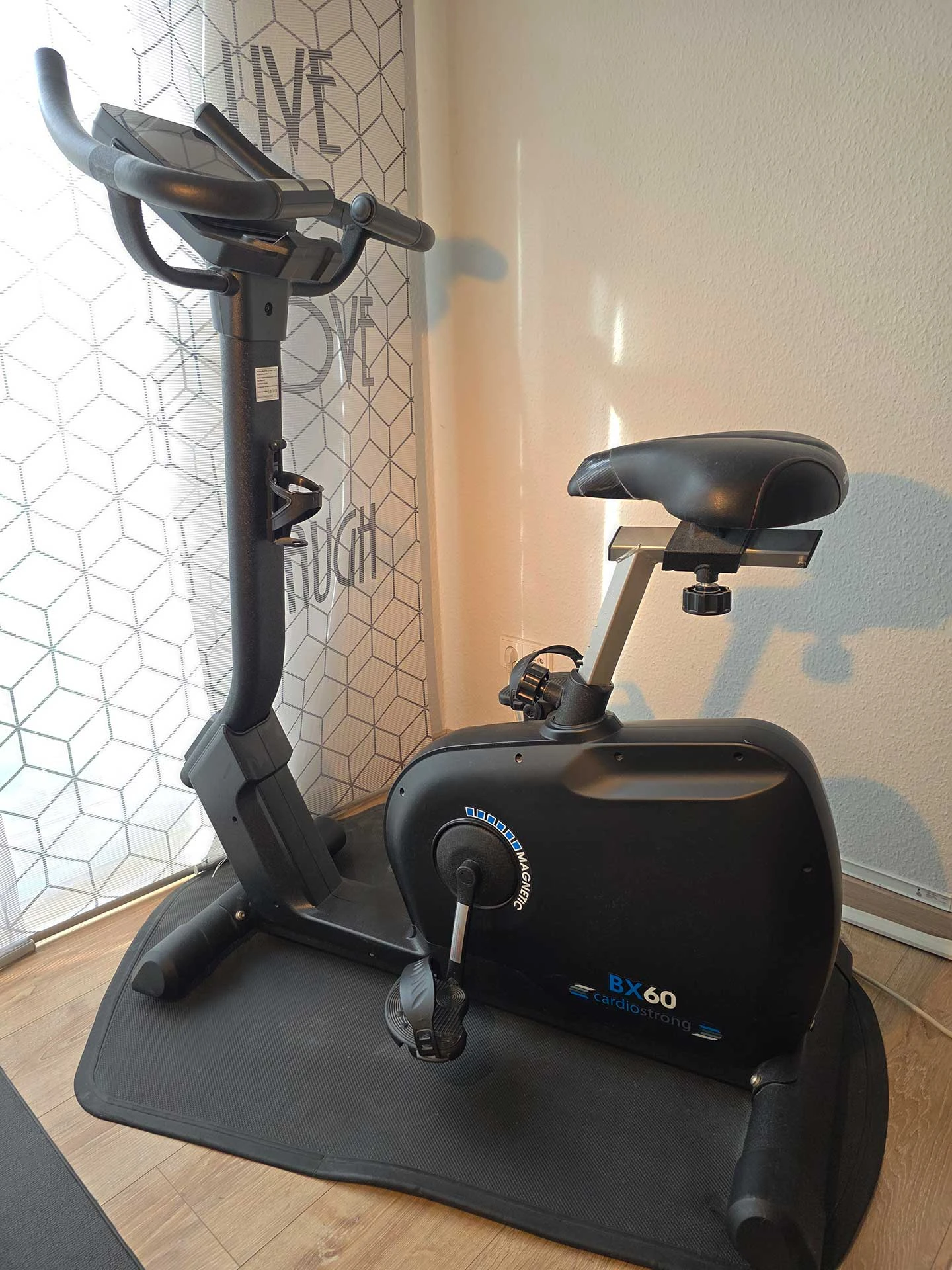 cardiostrong BX60 Ergometer mit Bodenmatte