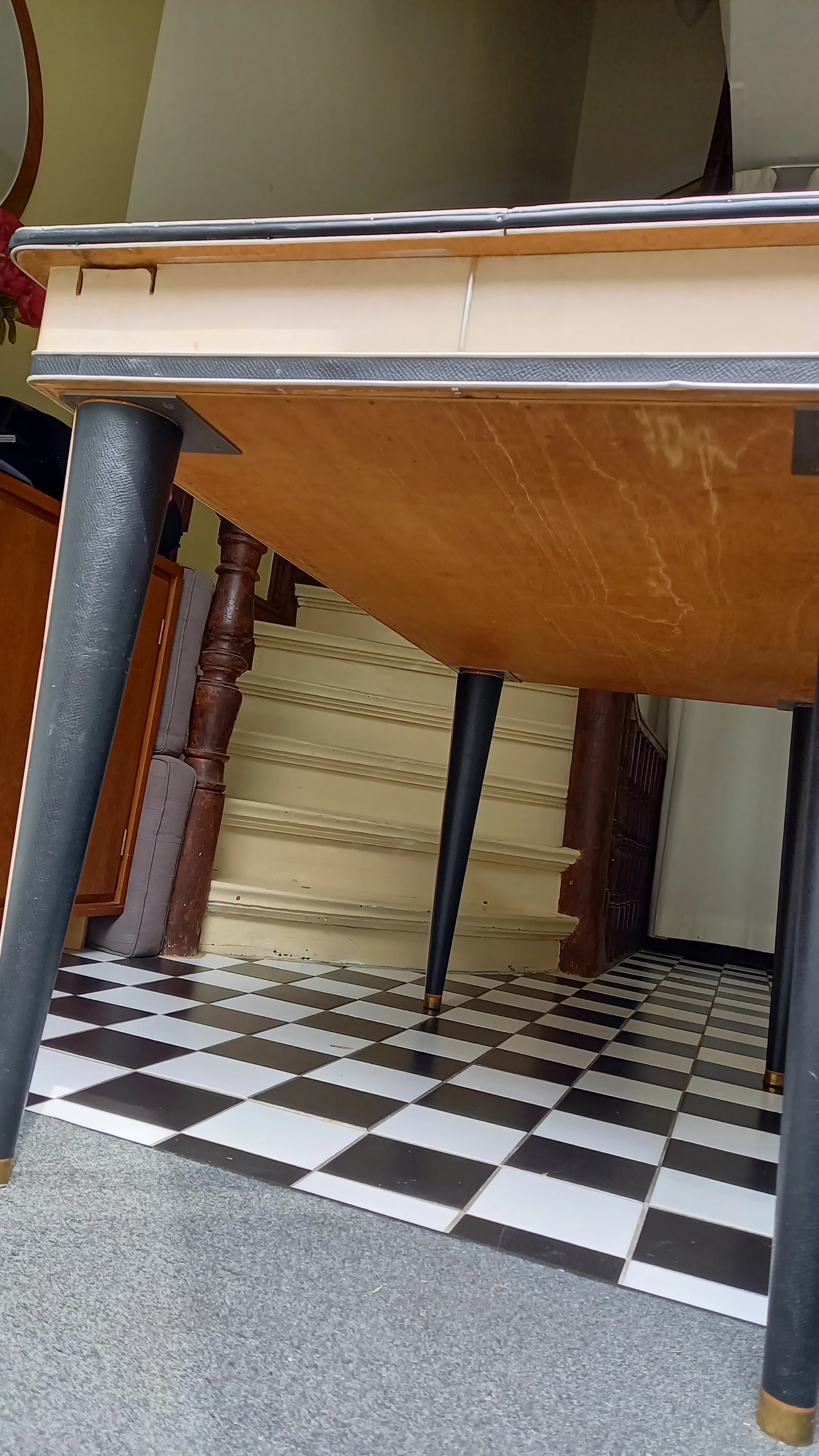 der Tisch von unten