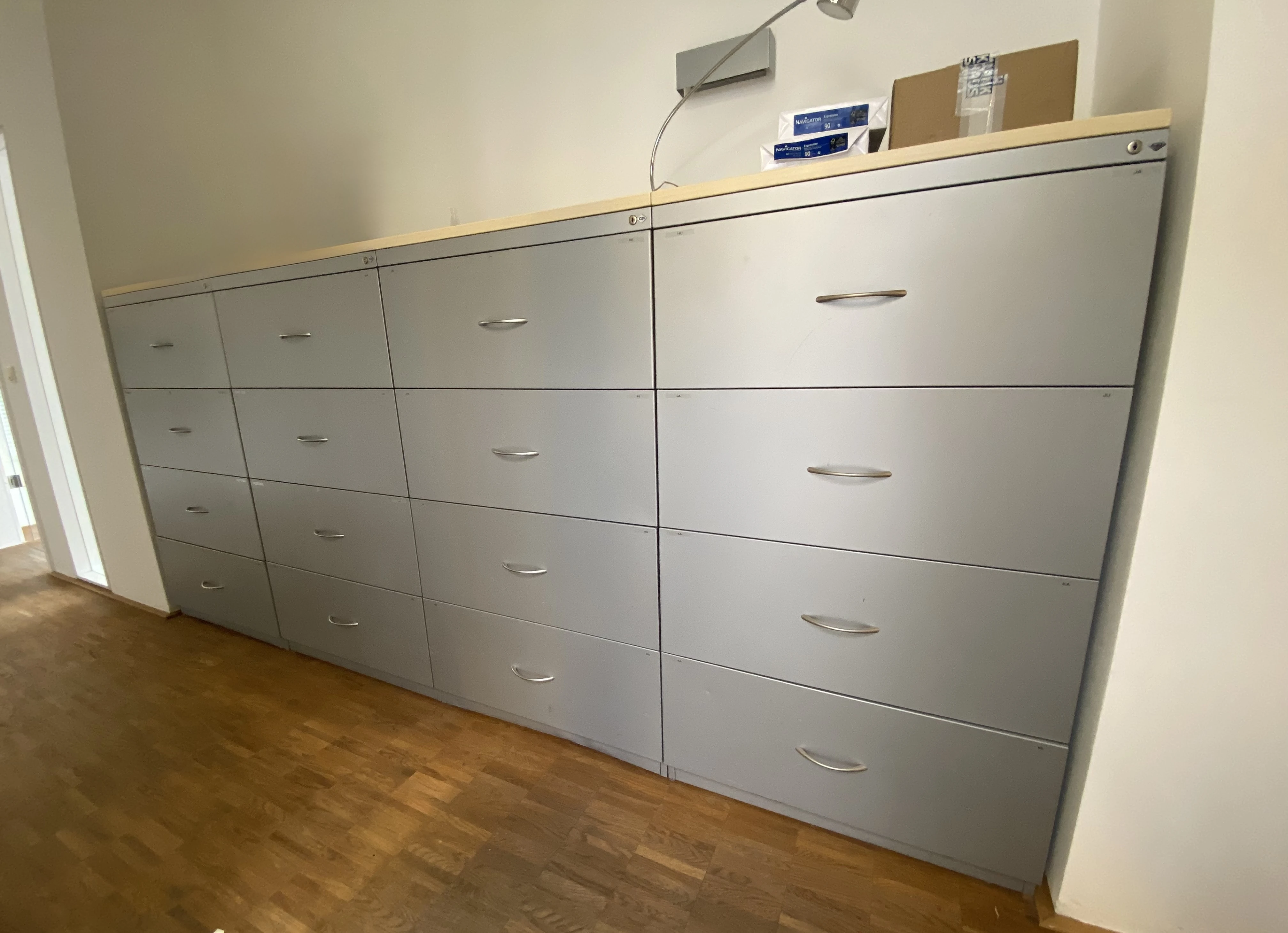 Registratur 80 cm breit, je 50€