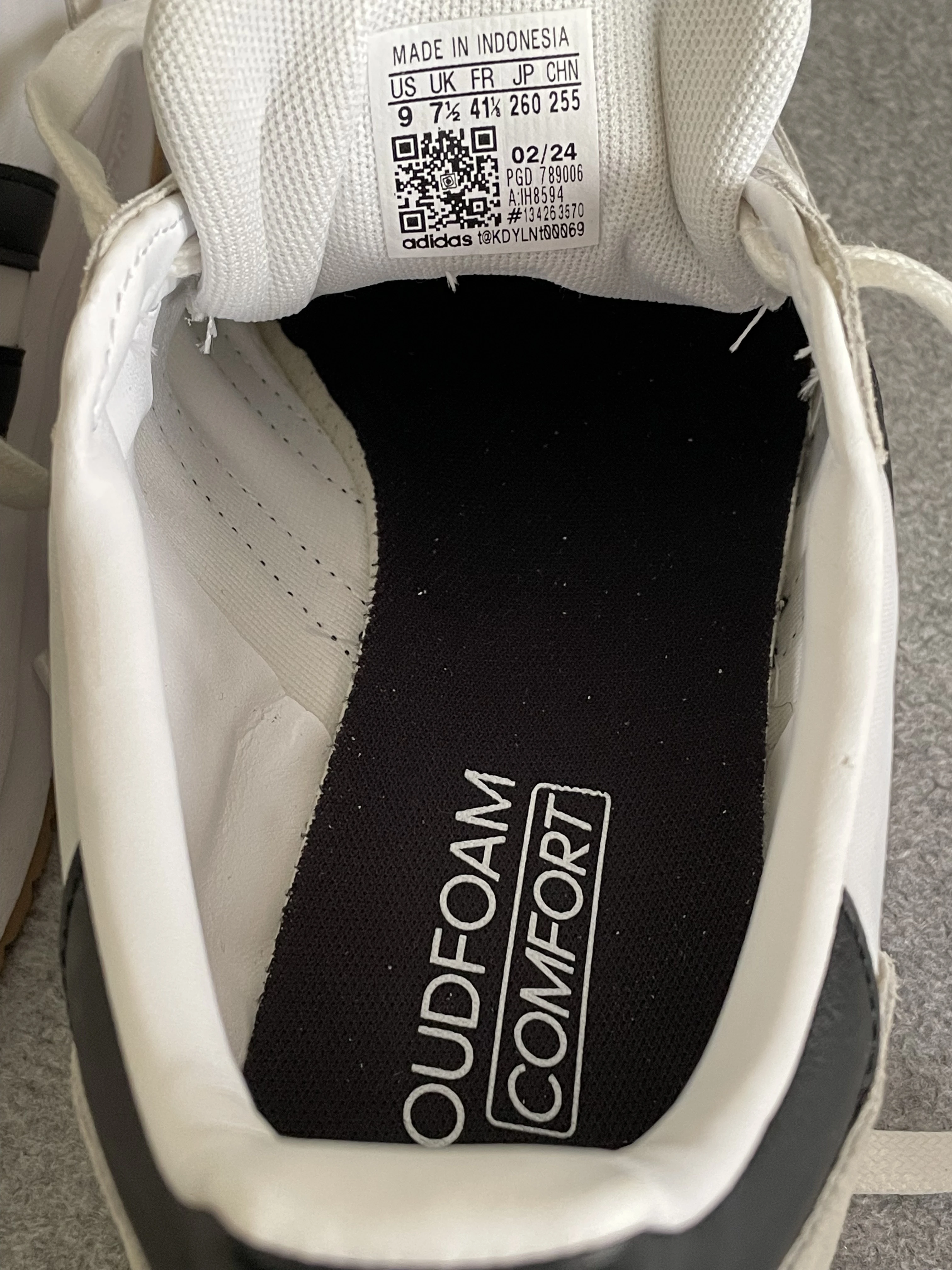 SPORTSCHUHE