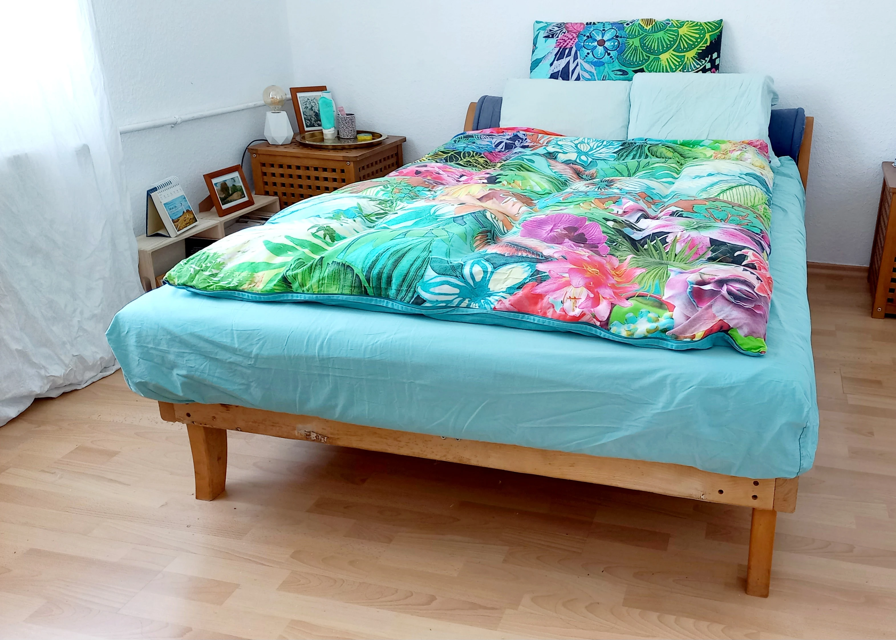 10.) Bett mit Auflage