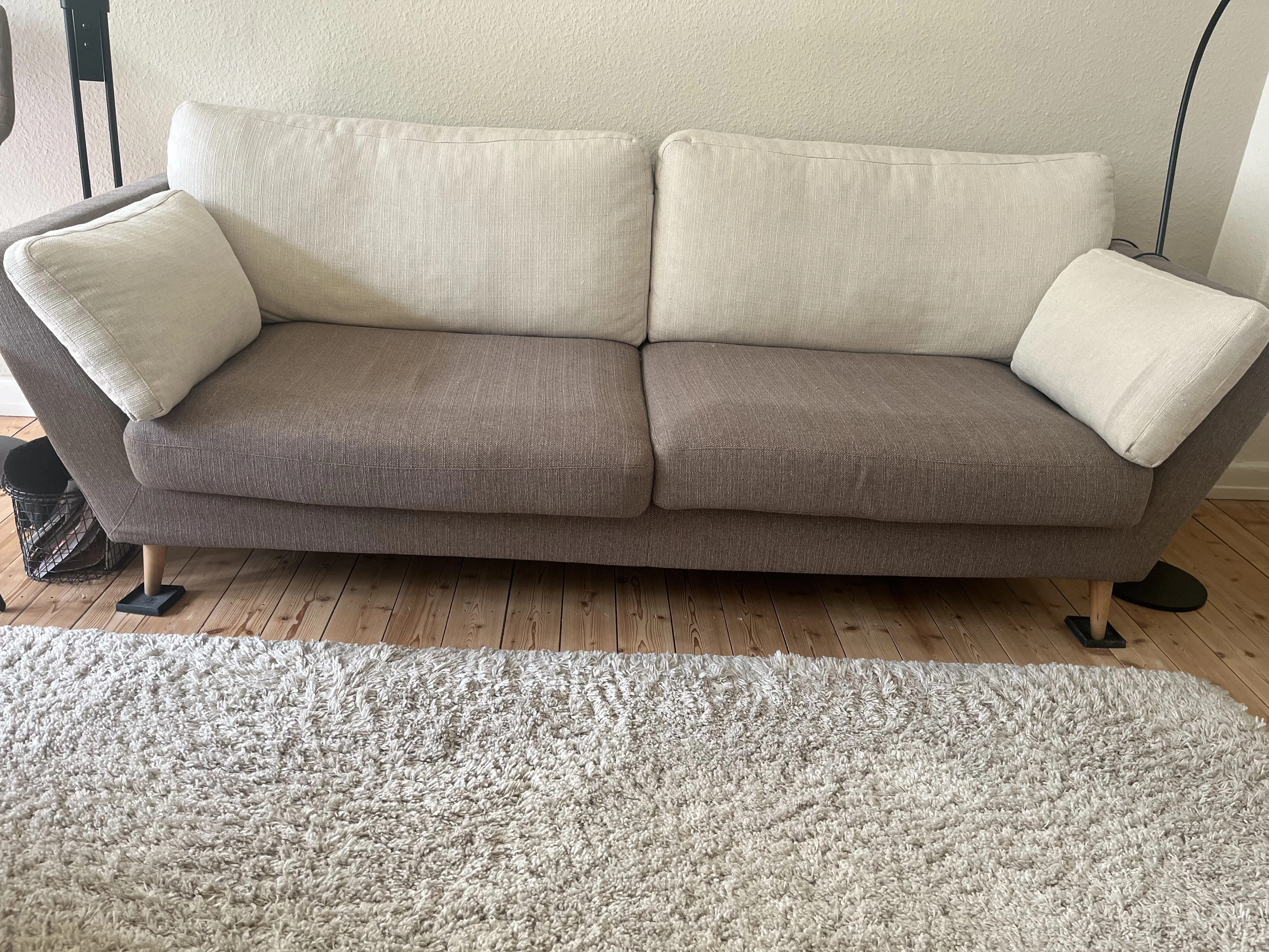 Gut erhaltenes Sofa zu verschenken