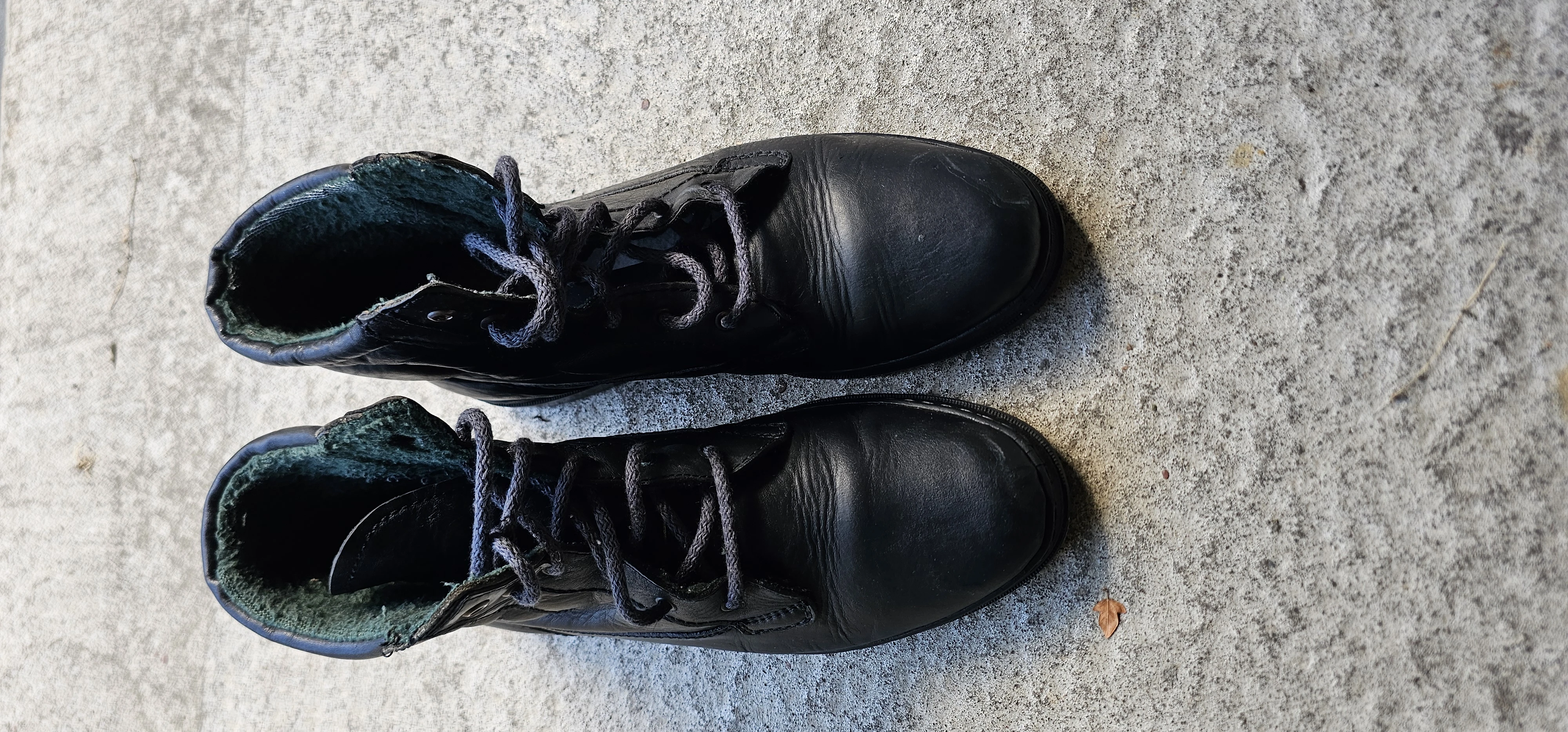 Schnürrstiefel 43