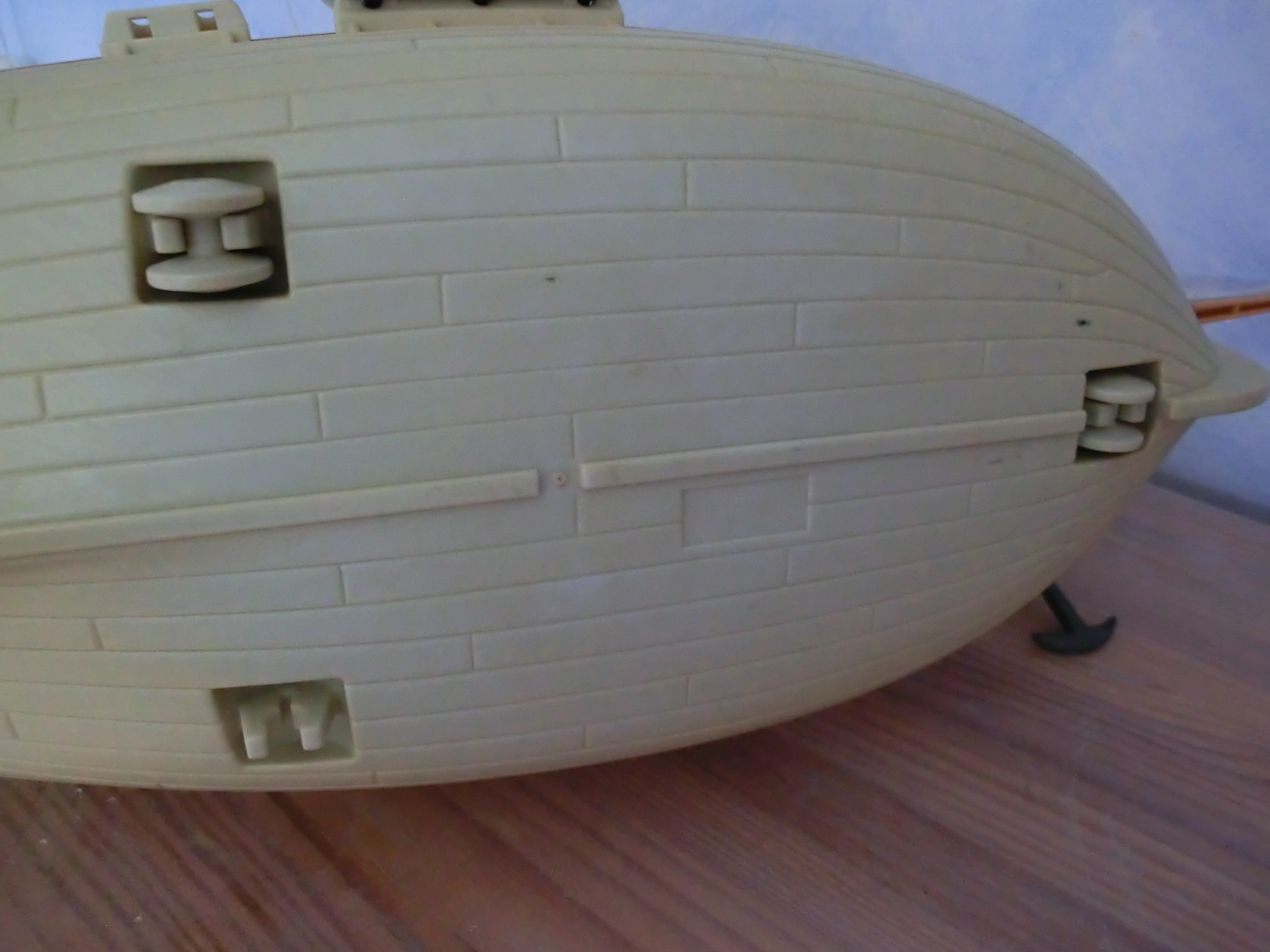 Schiff Unterseite ( 1 Rolle Fehlt)