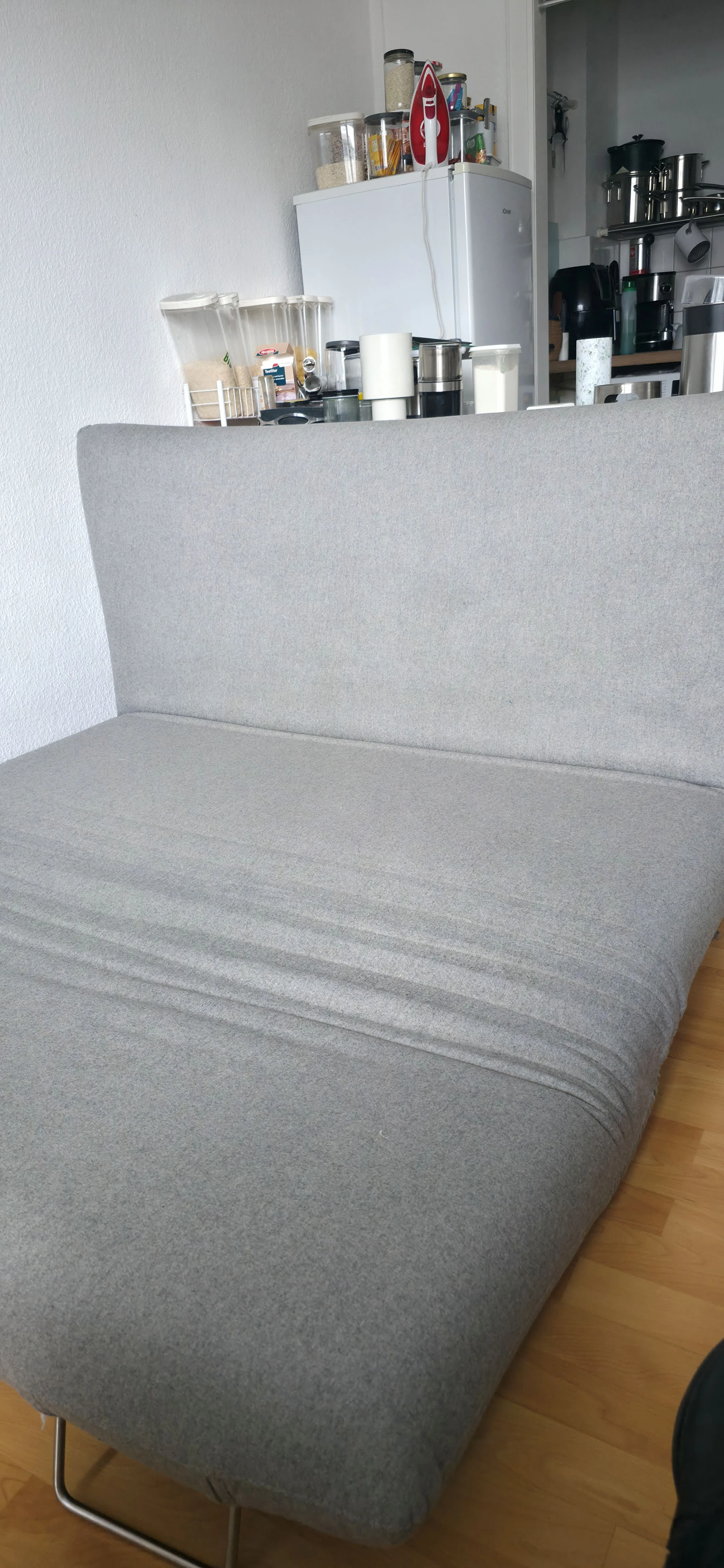 Zum Fernsehen kann die Rückwand stehen bleiben
