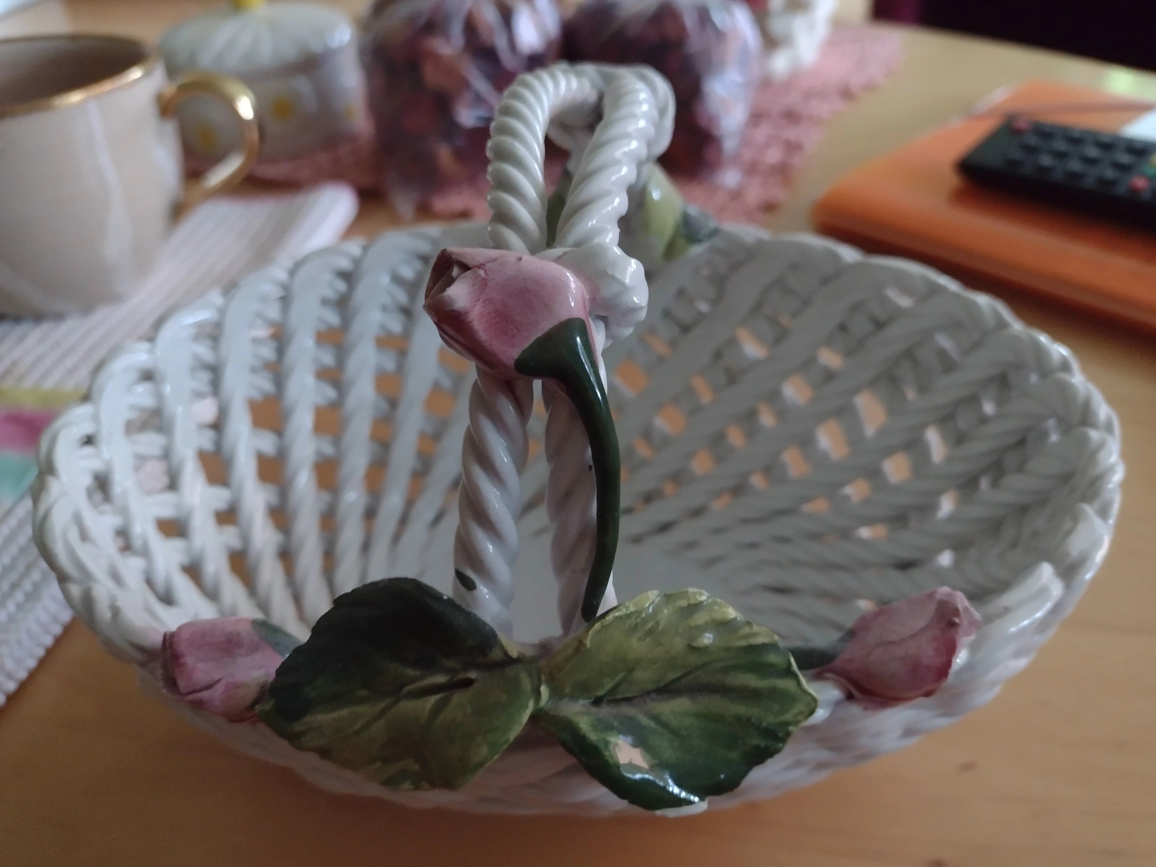 Rosenblüten und Blätter 