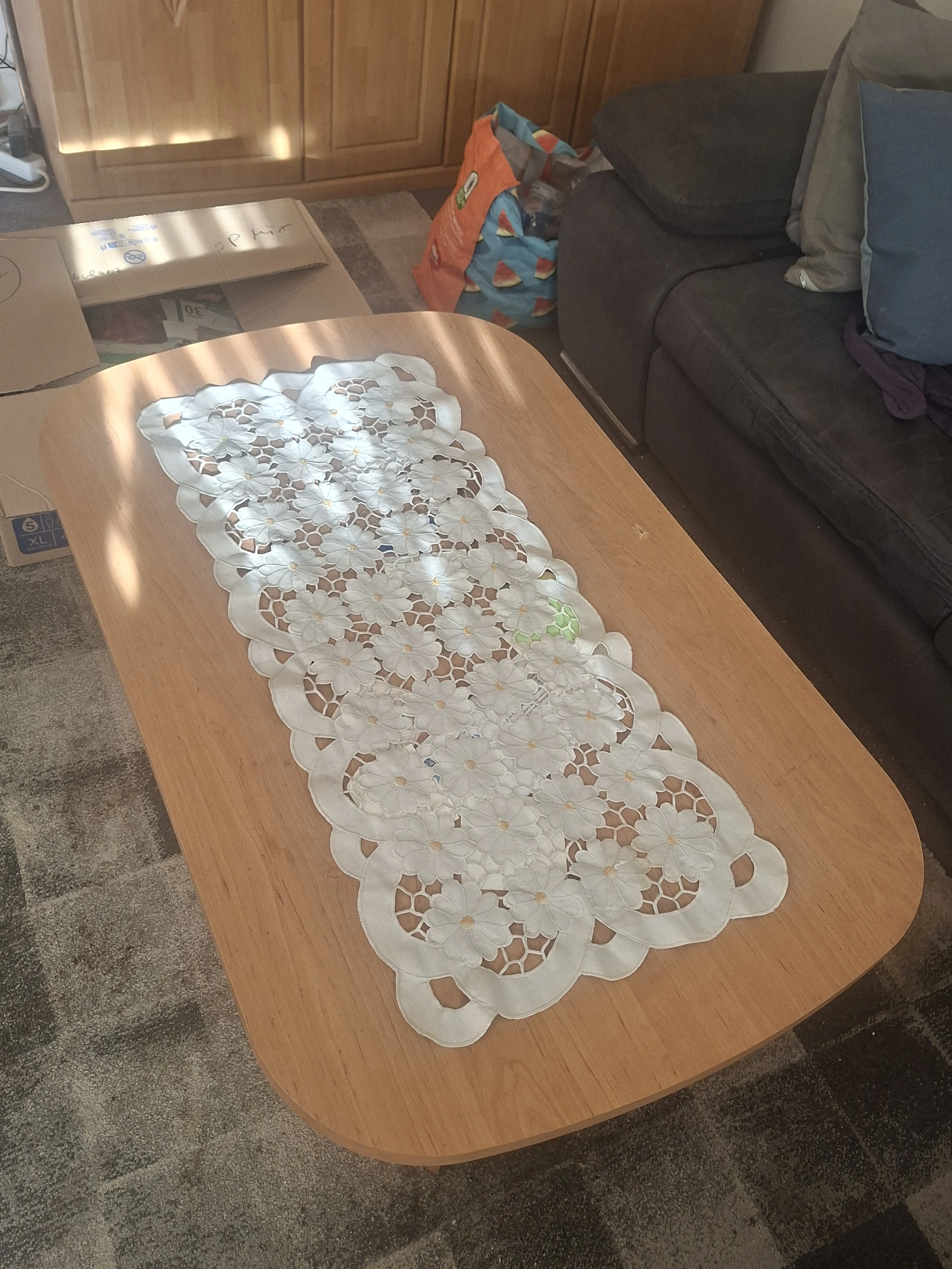 Couchtisch mit Ablagefach