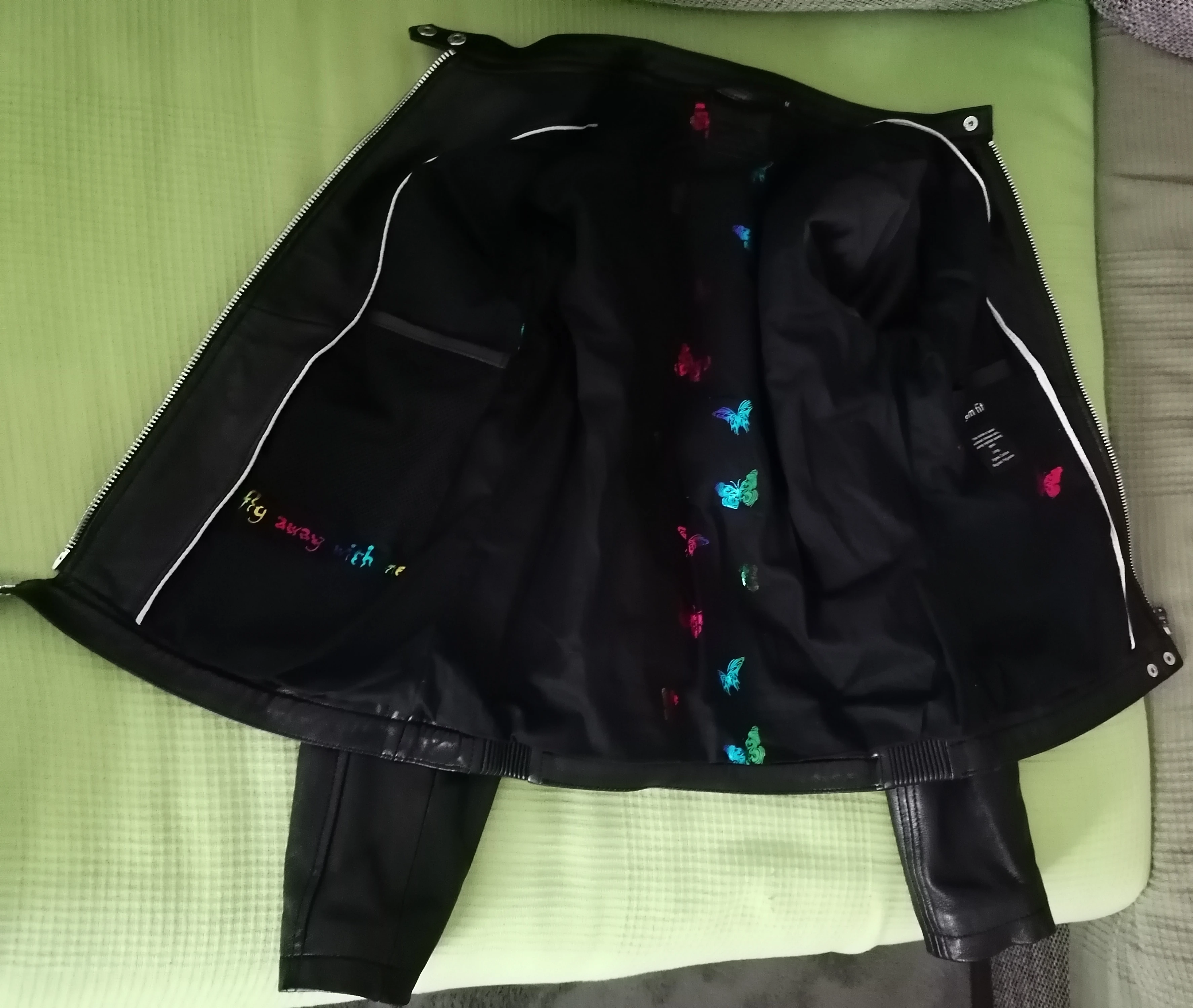Schwarze Damen-Lederjacke (offene Innenansicht) 