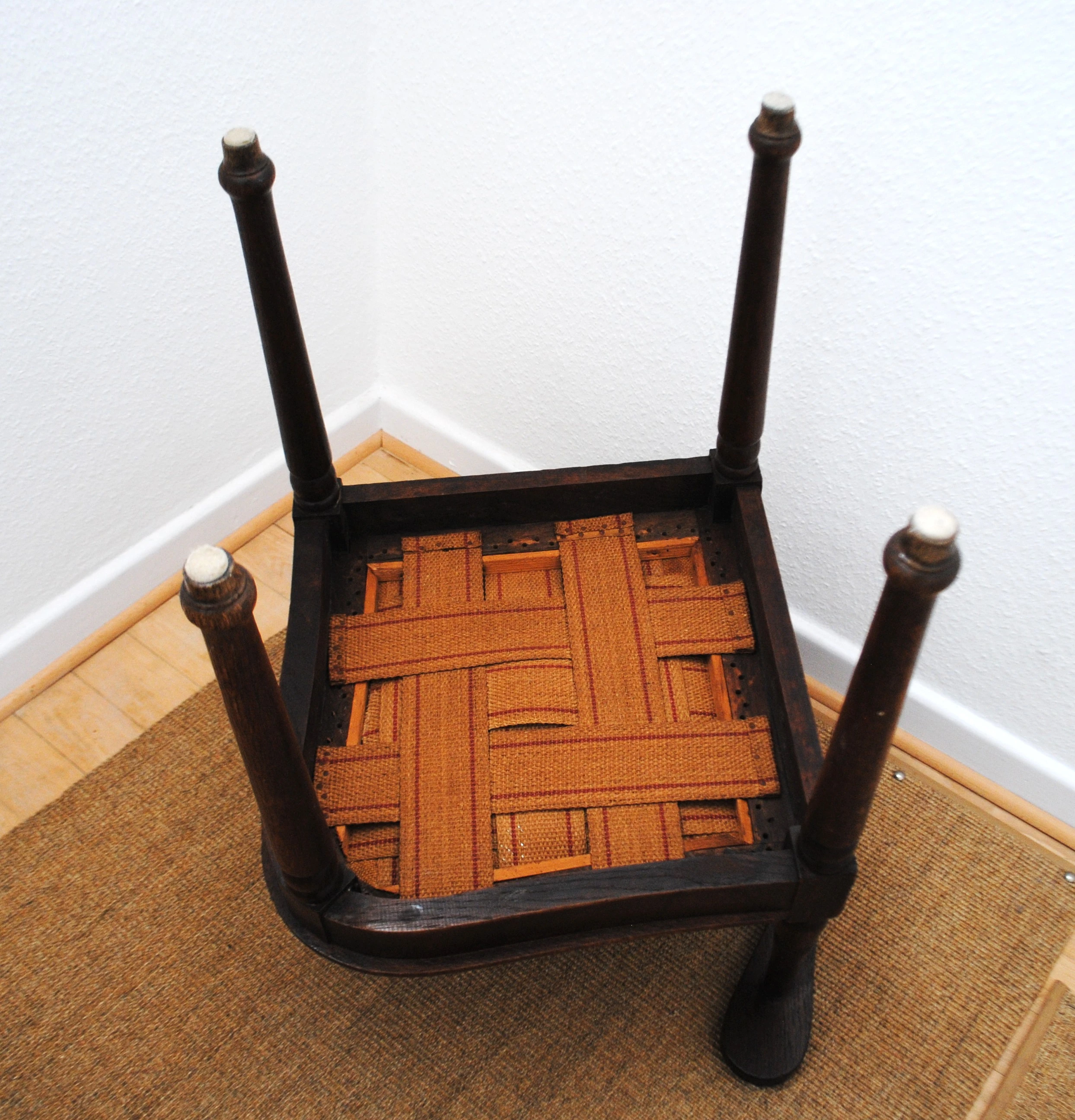 Eckstuhl von unten