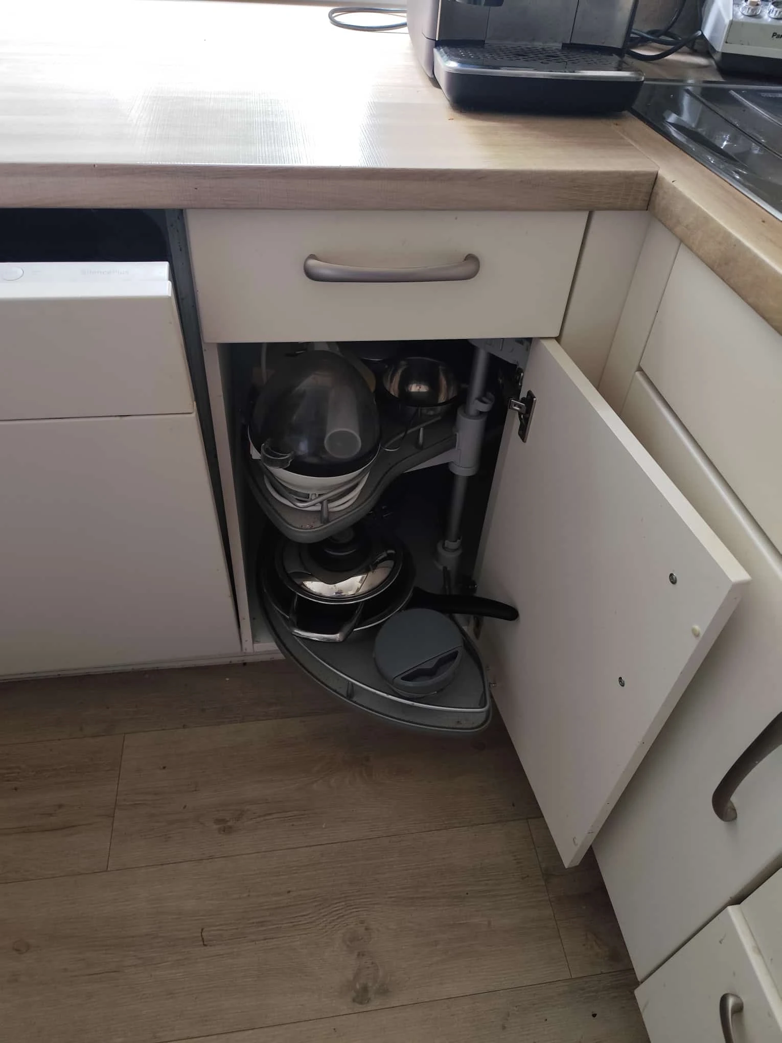 Eichschrank mit Drehfunktion 