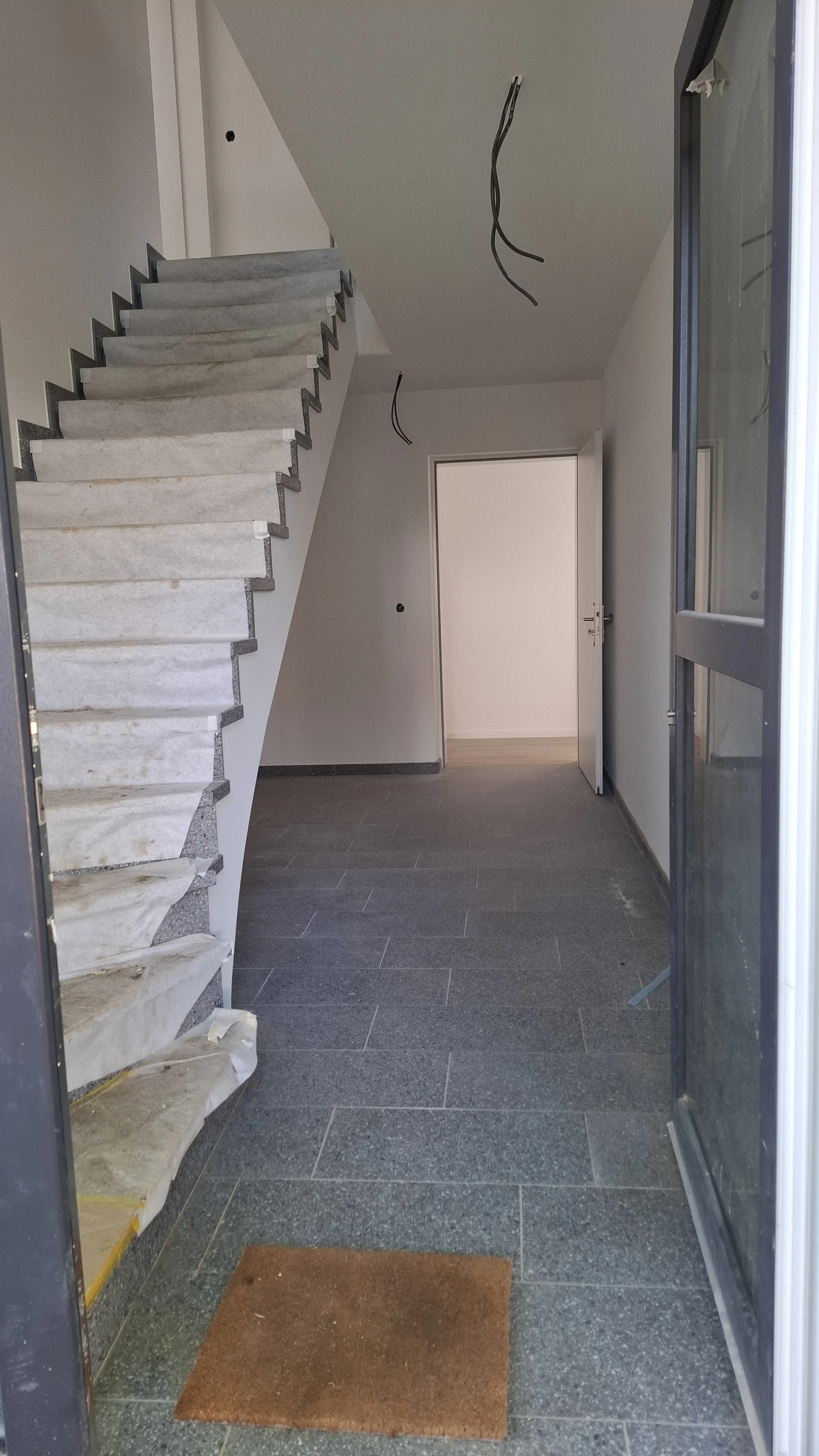 Eingangsbereich - geradeaus die Wohnung