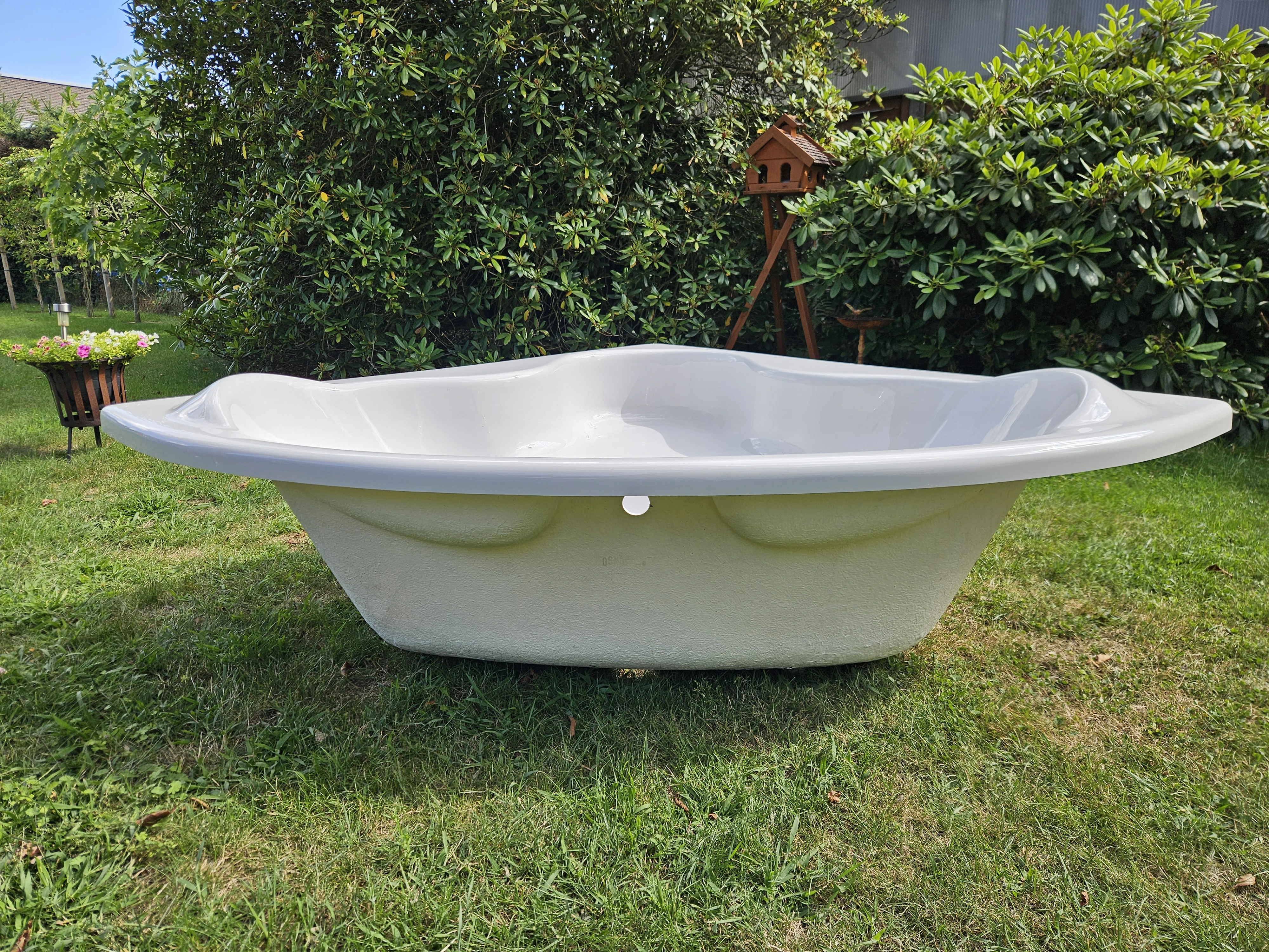 Badewanne von unten